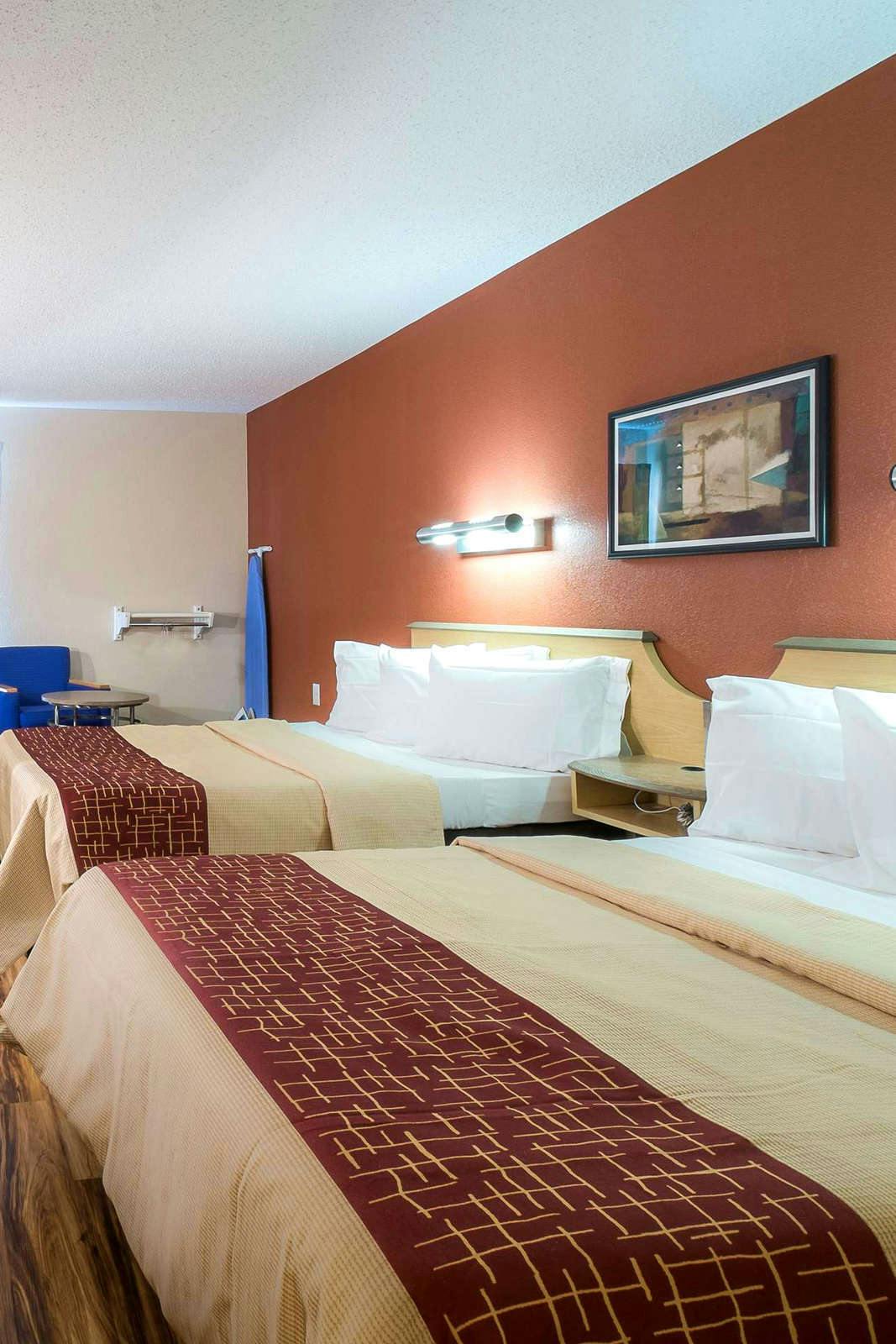 Hotel Red Roof Inn & Suites Philadelphia - Bellmawr photo 4