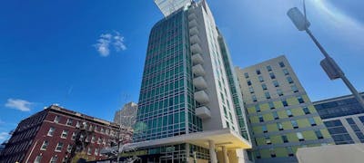 LIC Manhattan View Hotel