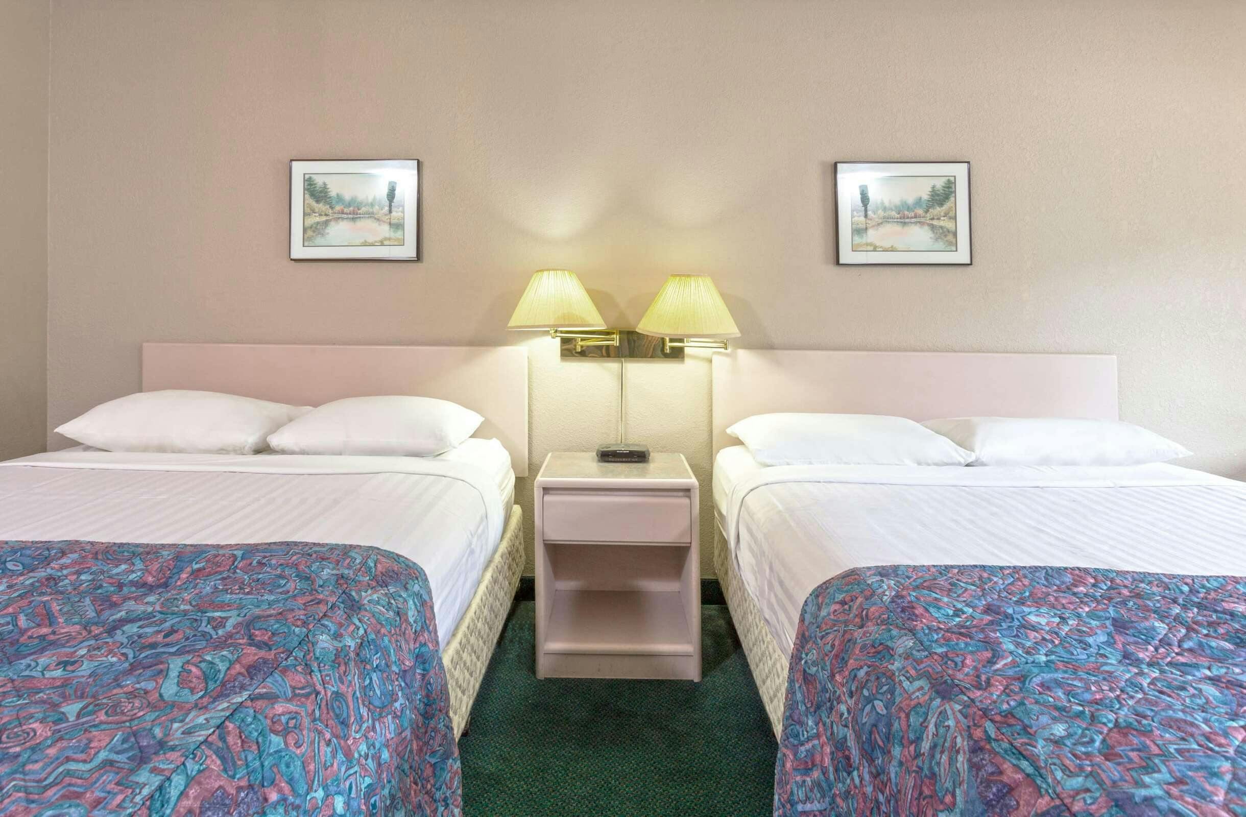 Hotel Super 8 Golden photo 2