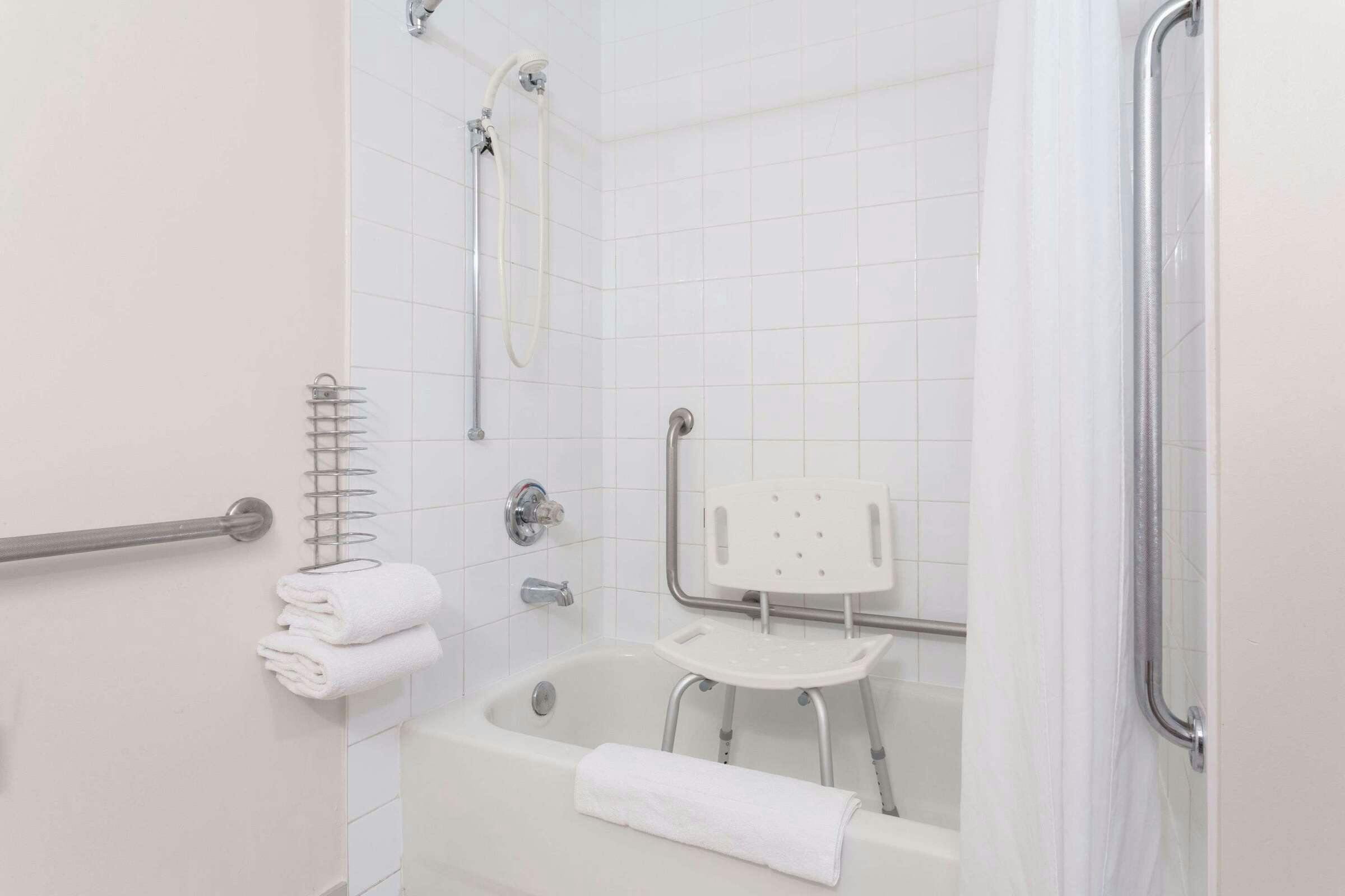 Hotel Super 8 Golden photo 4