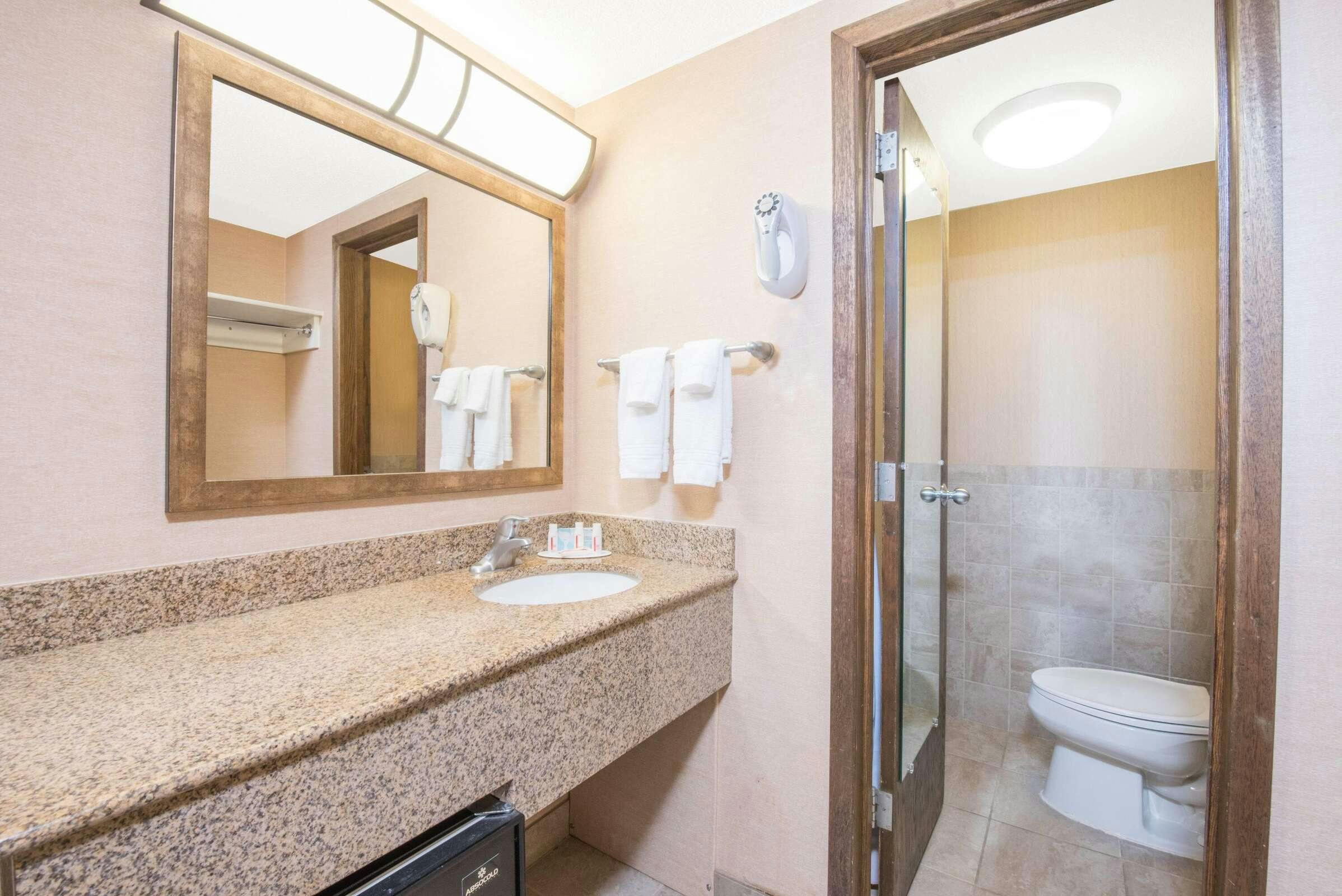 Hotel Days Inn Duluth Lakewalk photo 1