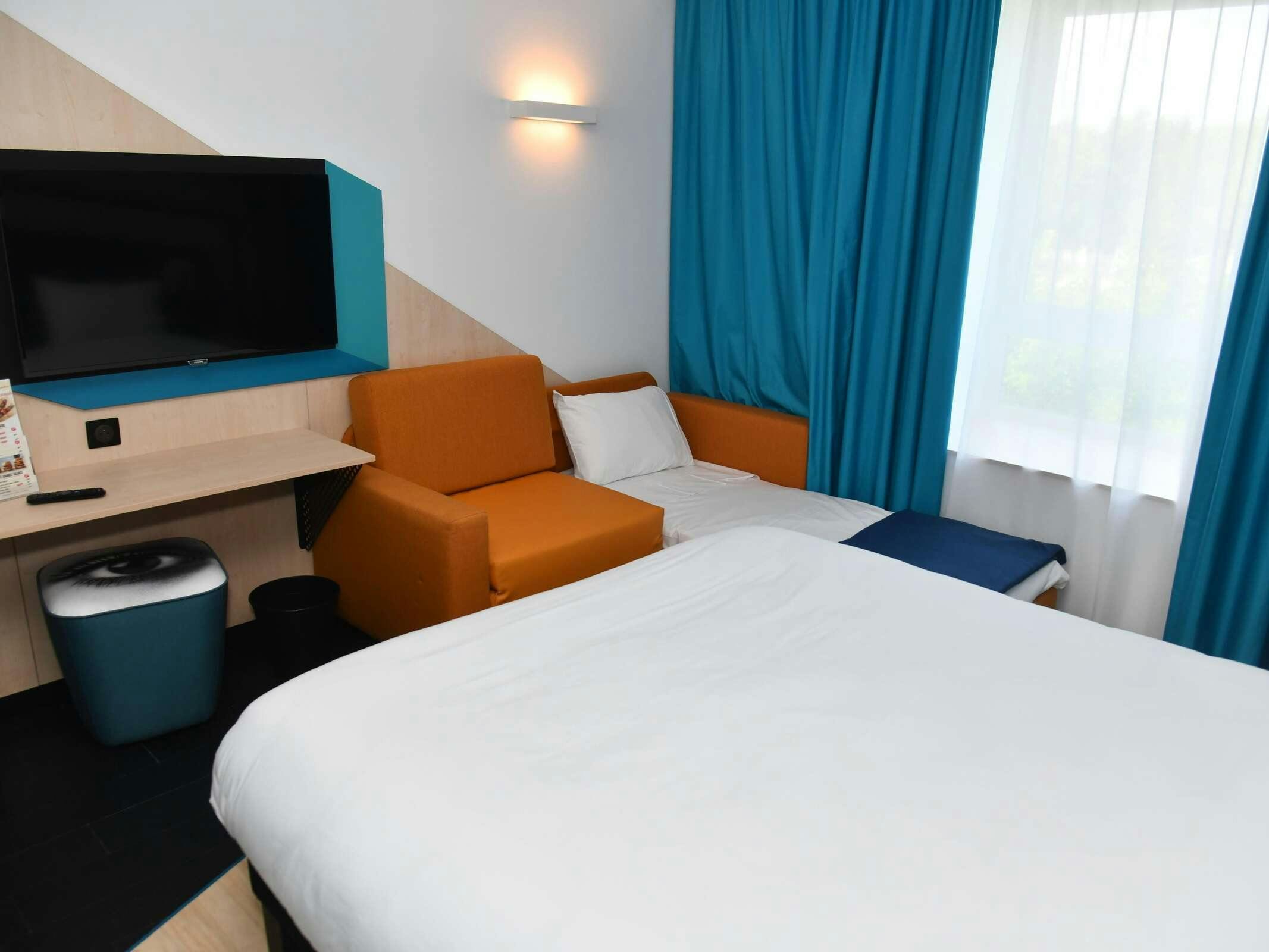 Hotel Ibis Styles Avignon Sud photo 1