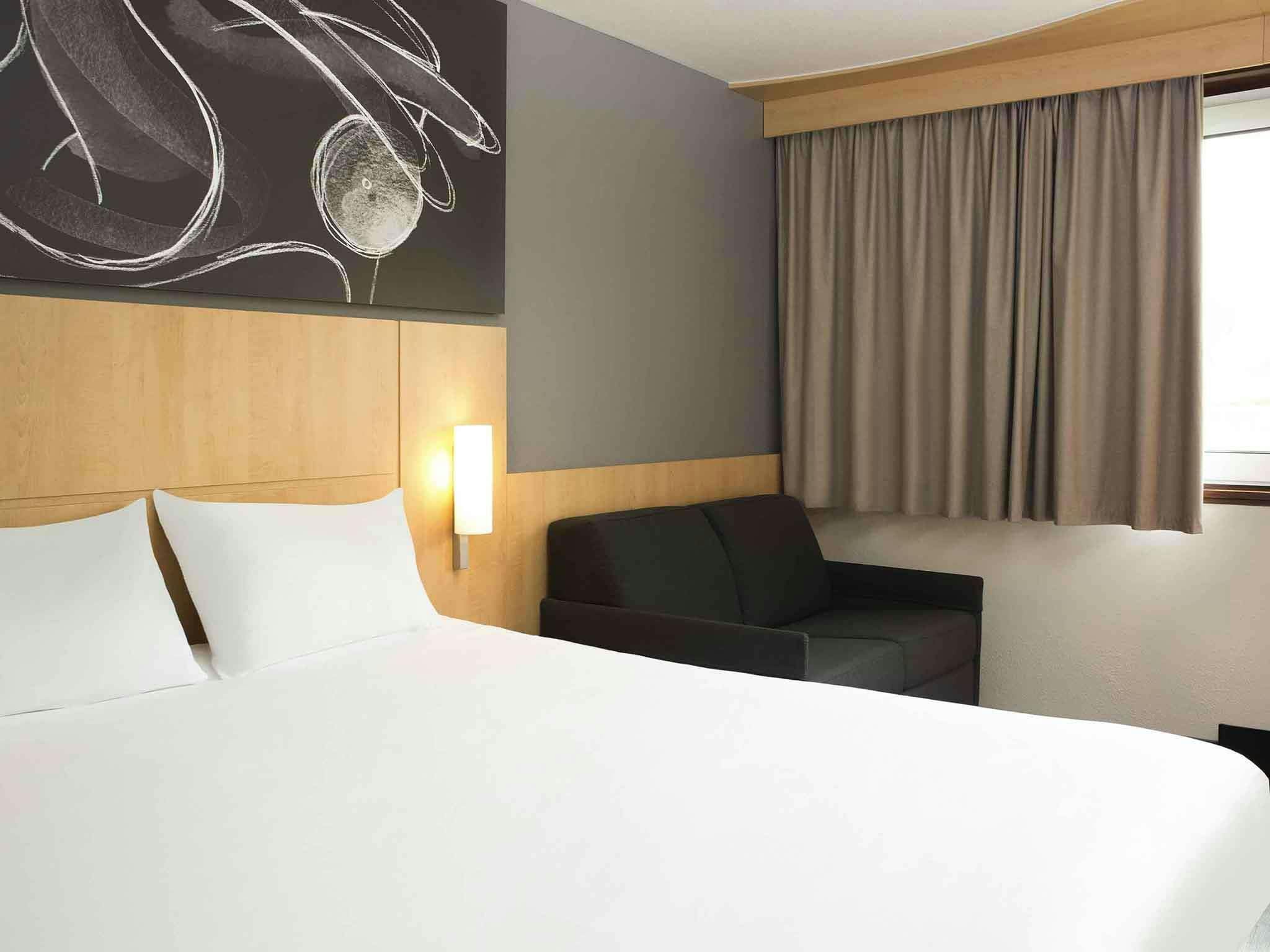 Hotel Ibis 3 Lacs Neuchâtel photo 4