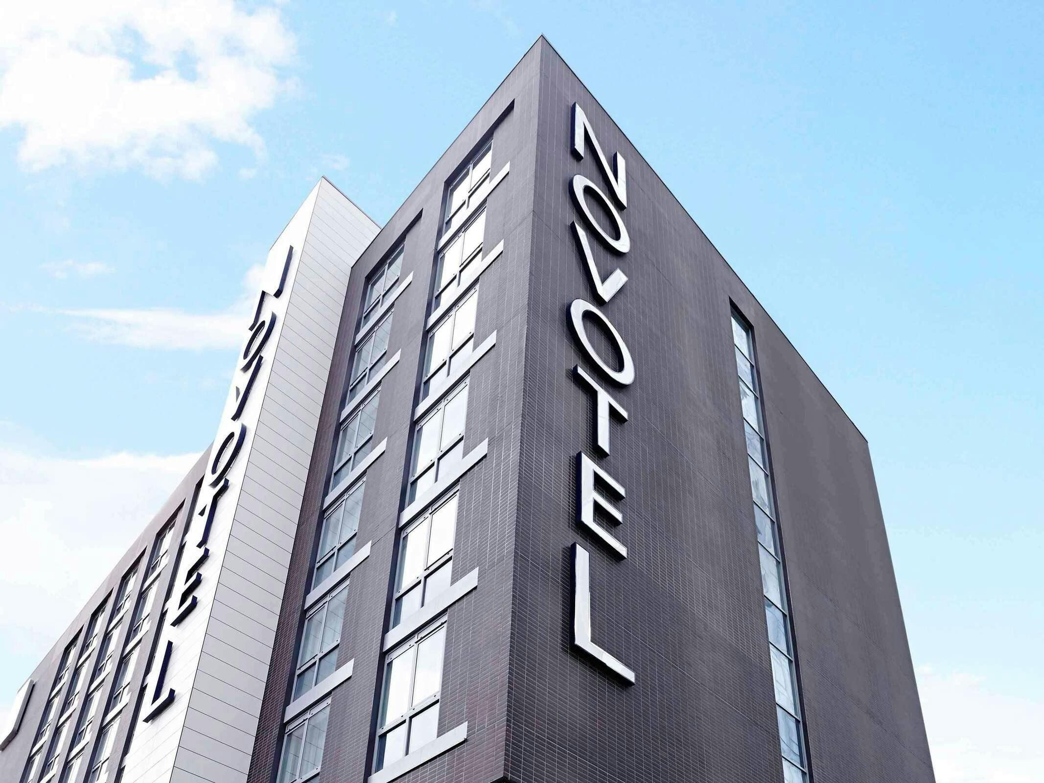 Hotel Novotel London Brentford photo 1