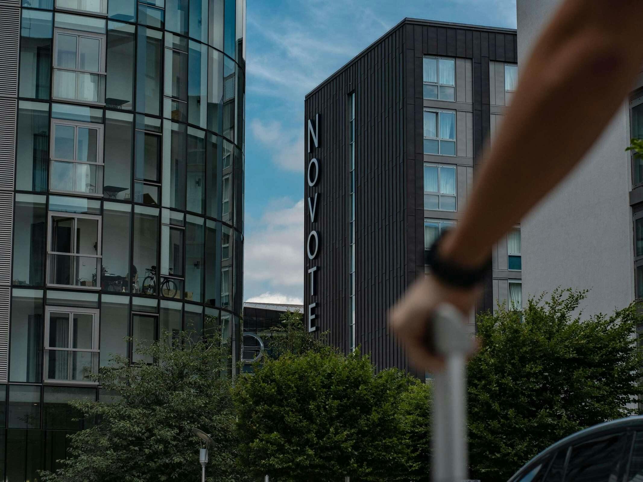 Hotel Novotel London Brentford photo 2