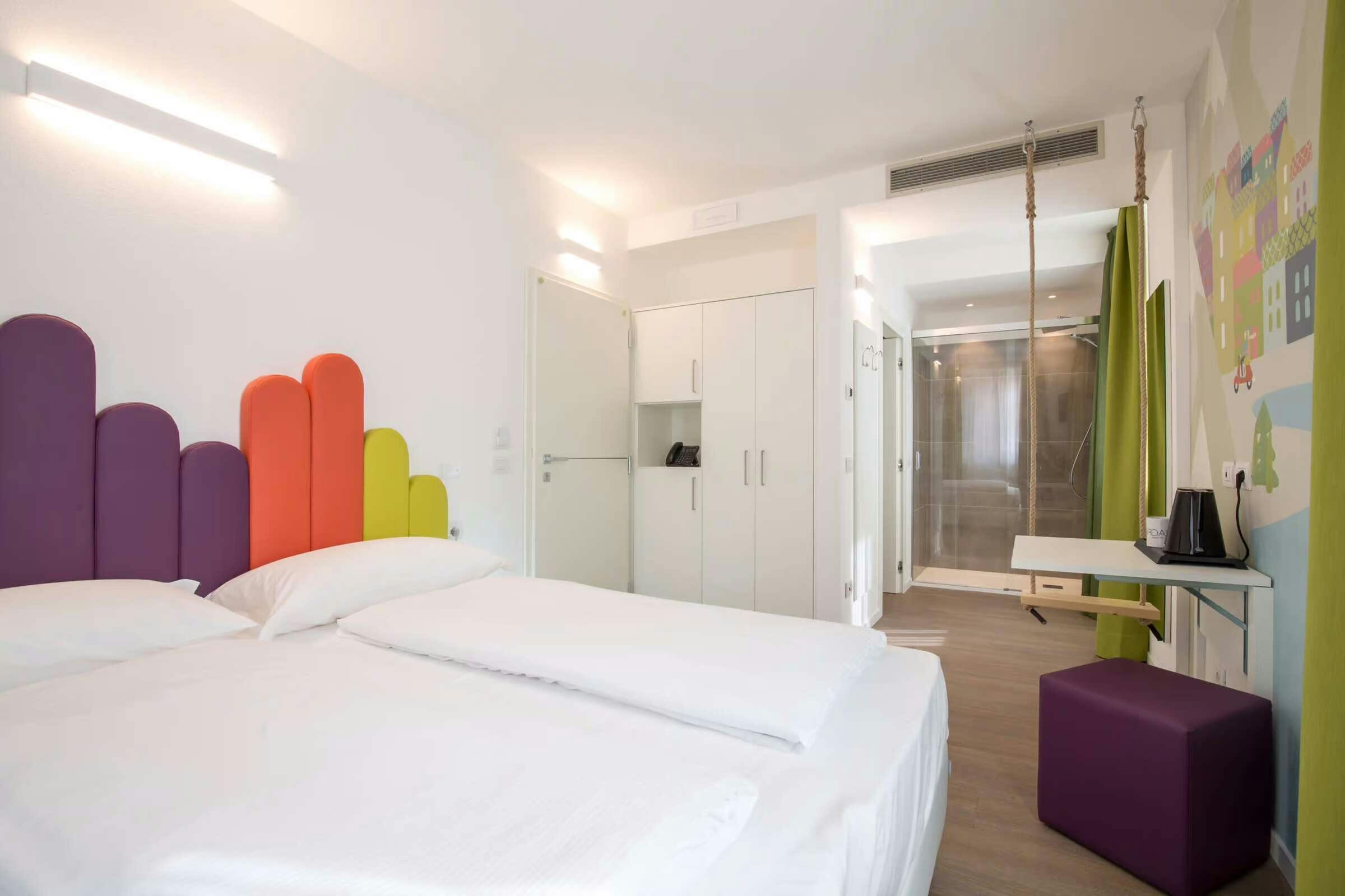 Hotel Holiday IV Gardan photo 3