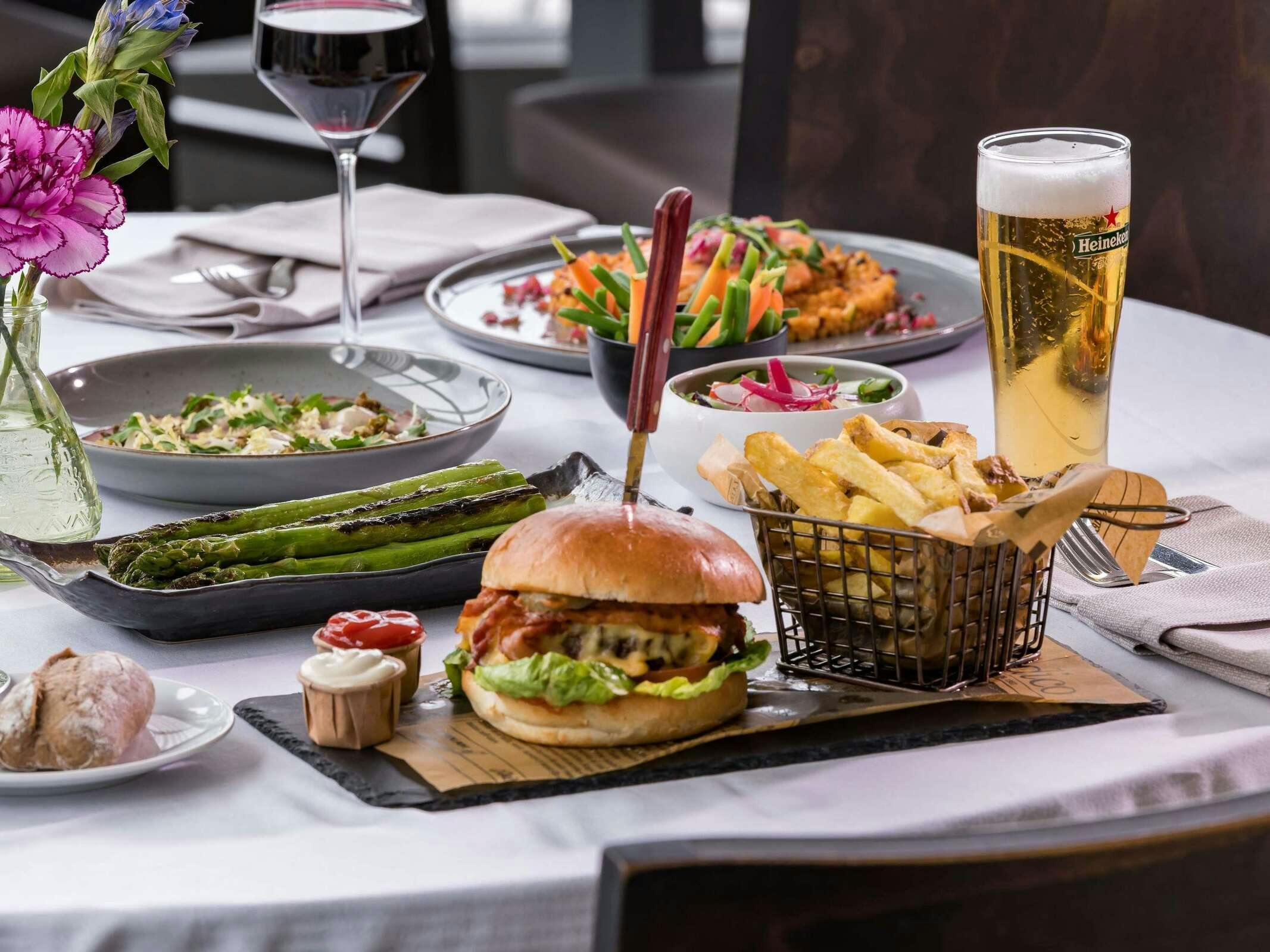 Hotel Mövenpick Hotel Amsterdam City Center photo 2