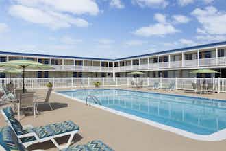 Hotel Days Inn by Wyndham Waynesboro photo 1