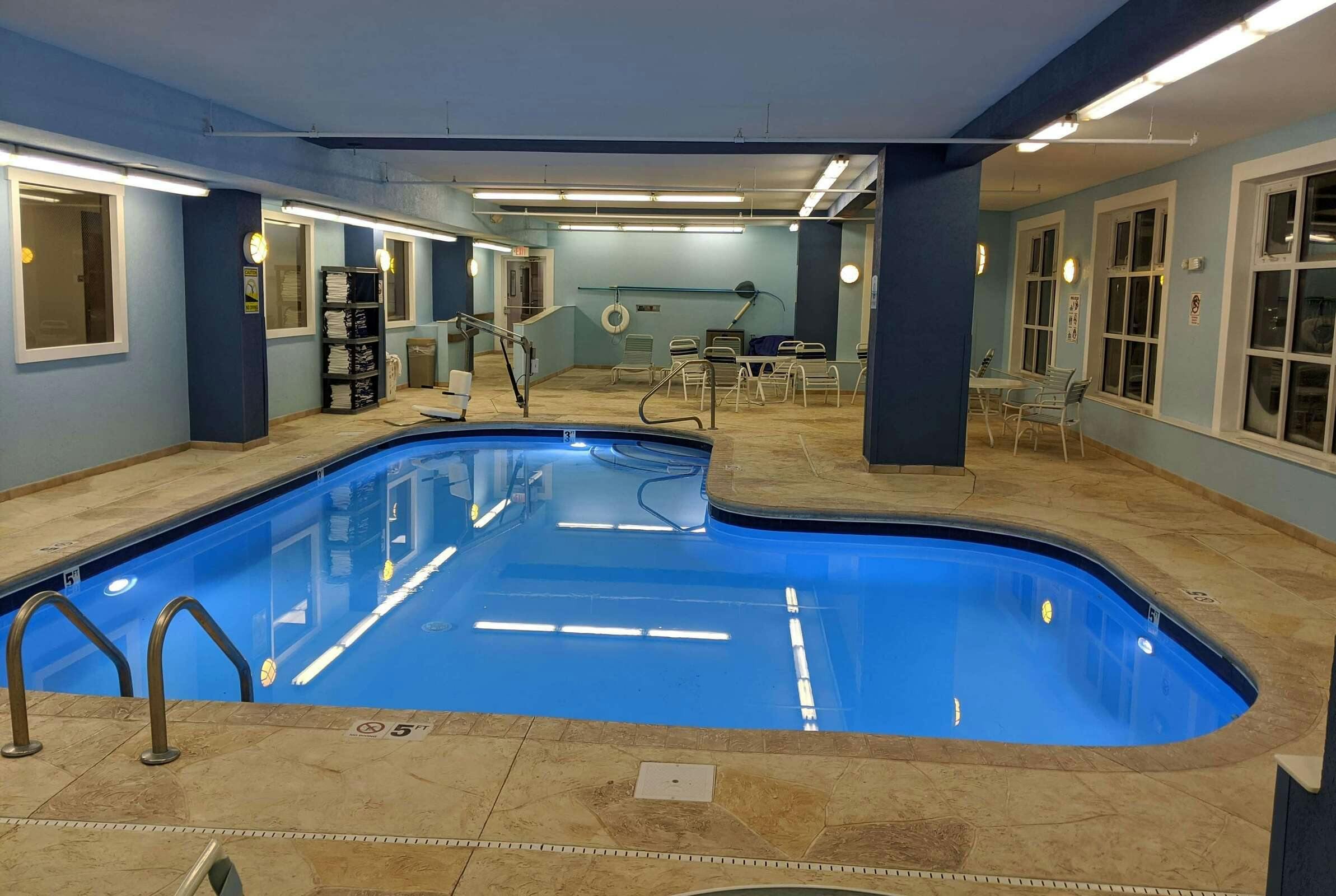 Hotel Baymont I S Rockford photo 1