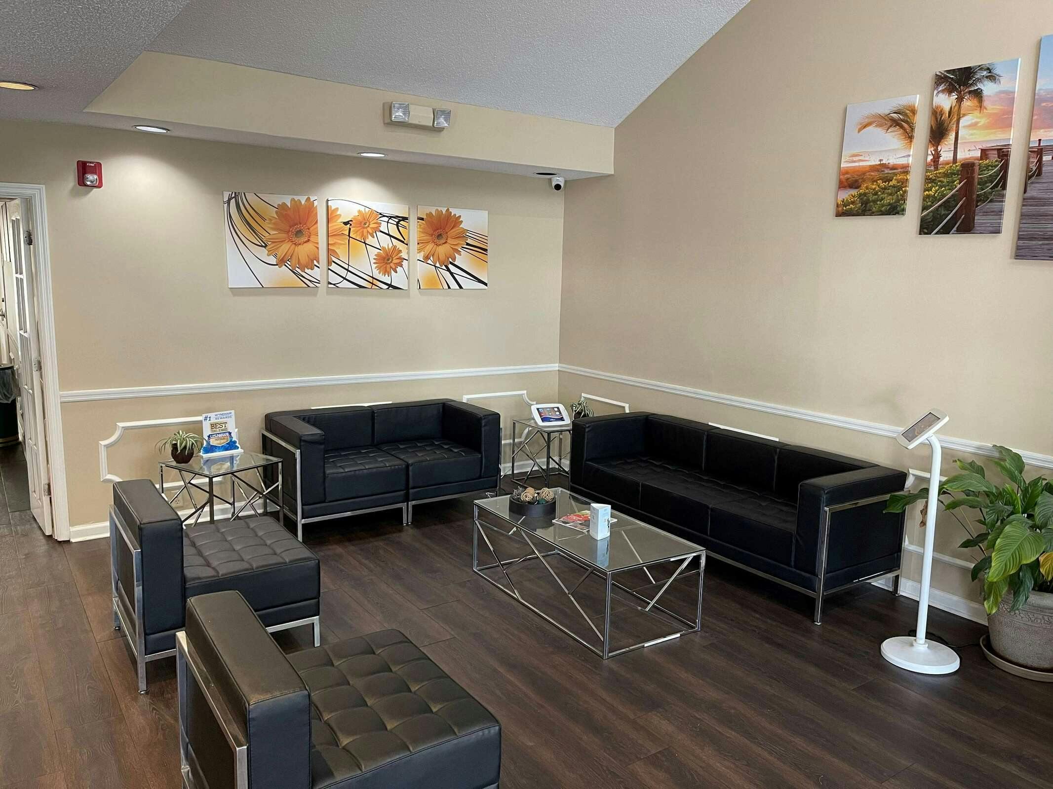 Hotel Baymont IS Thomasville photo 2