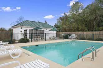 Hotel Baymont IS Thomasville photo 3