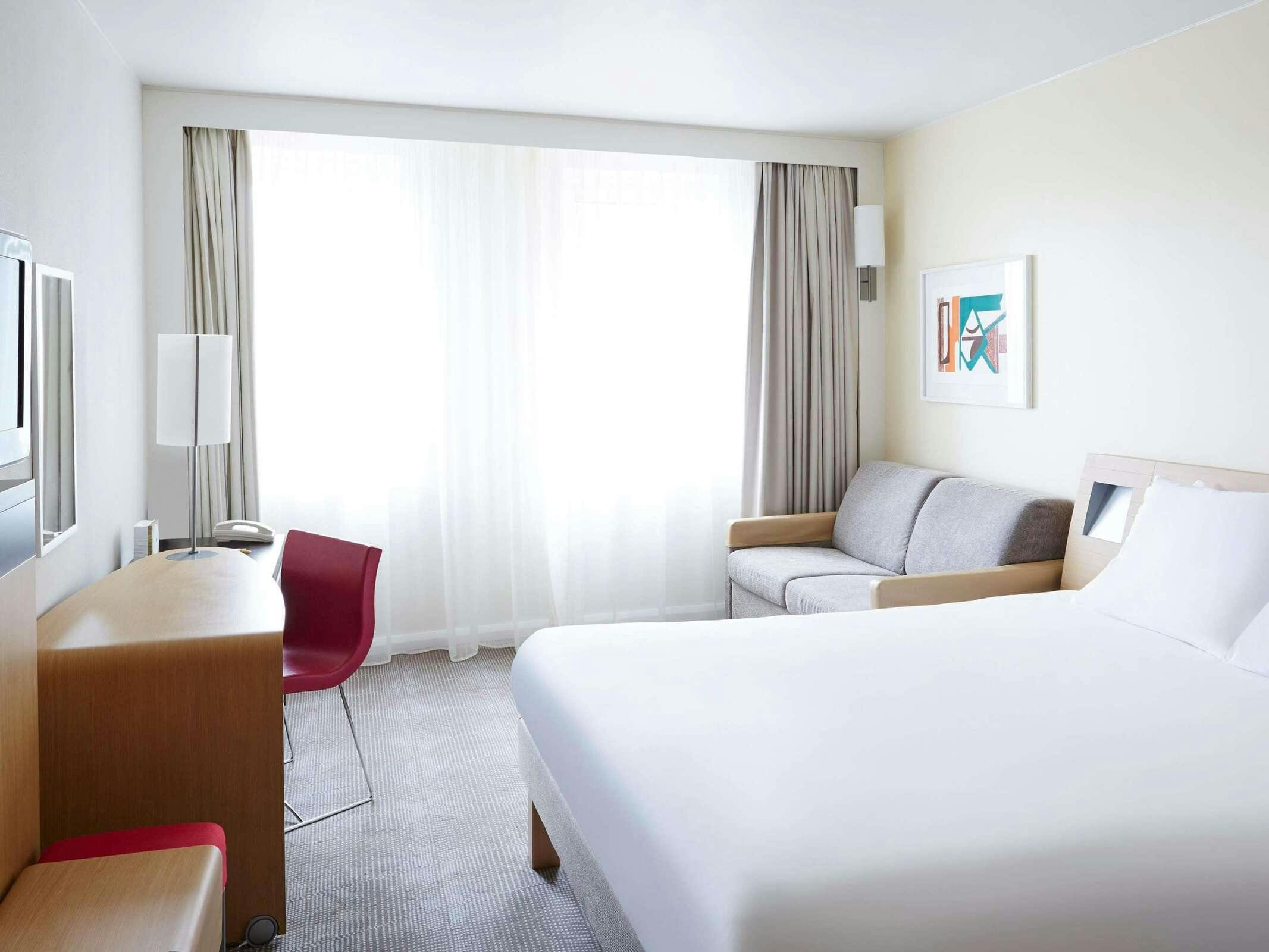 Hotel Novotel Pau Lescar photo 3