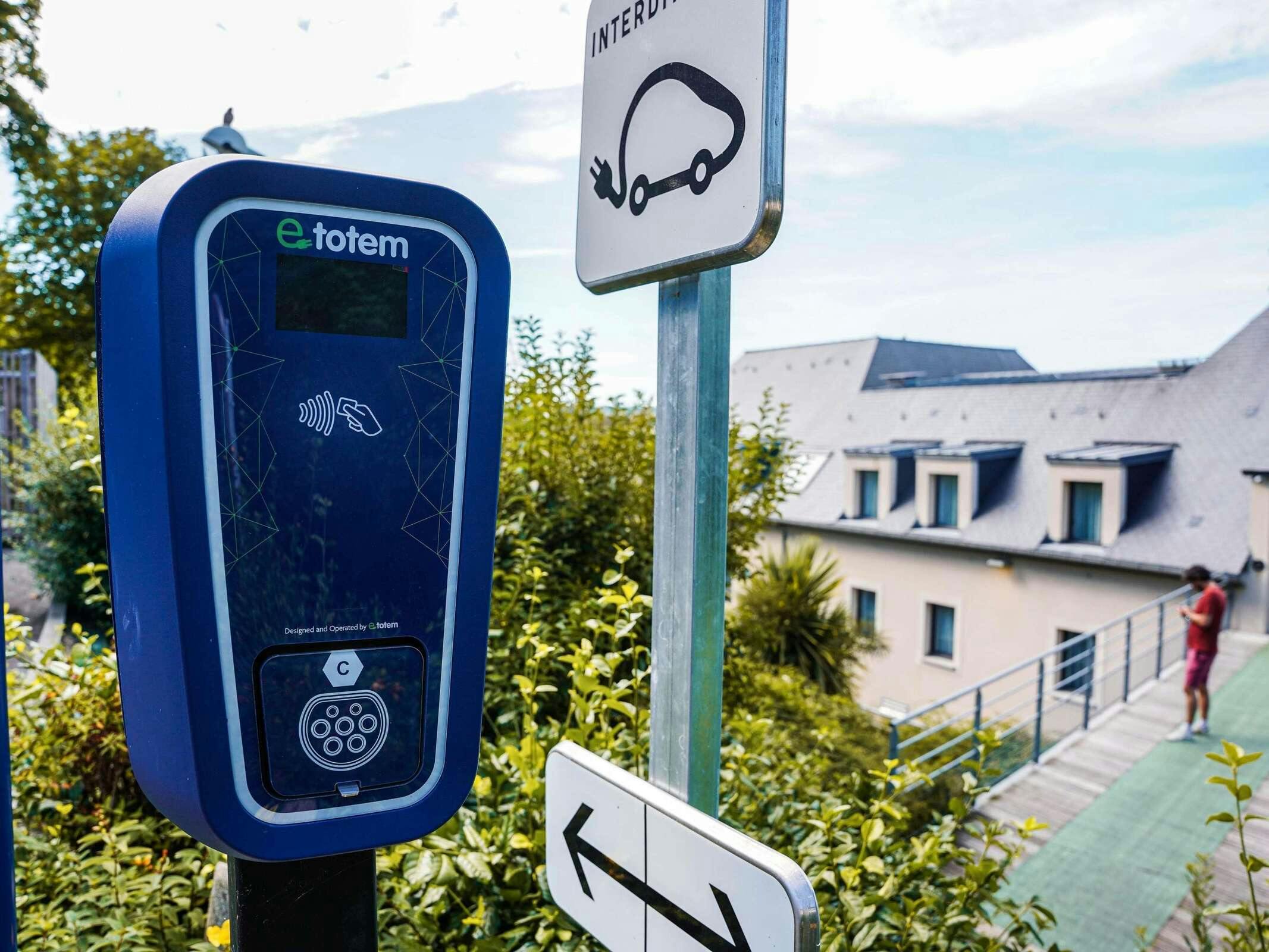 Hotel Ibis Bayeux Port En Bessin photo 1