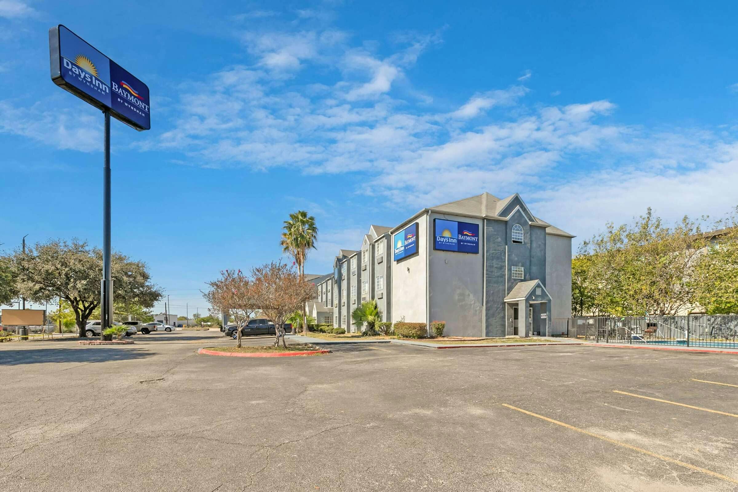 Hotel Days Inn San Antonio Downtown photo 1