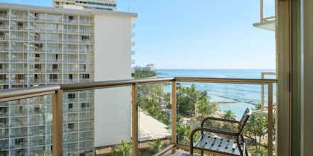 Hotel Waikiki Circle Hotel by Castle photo 2