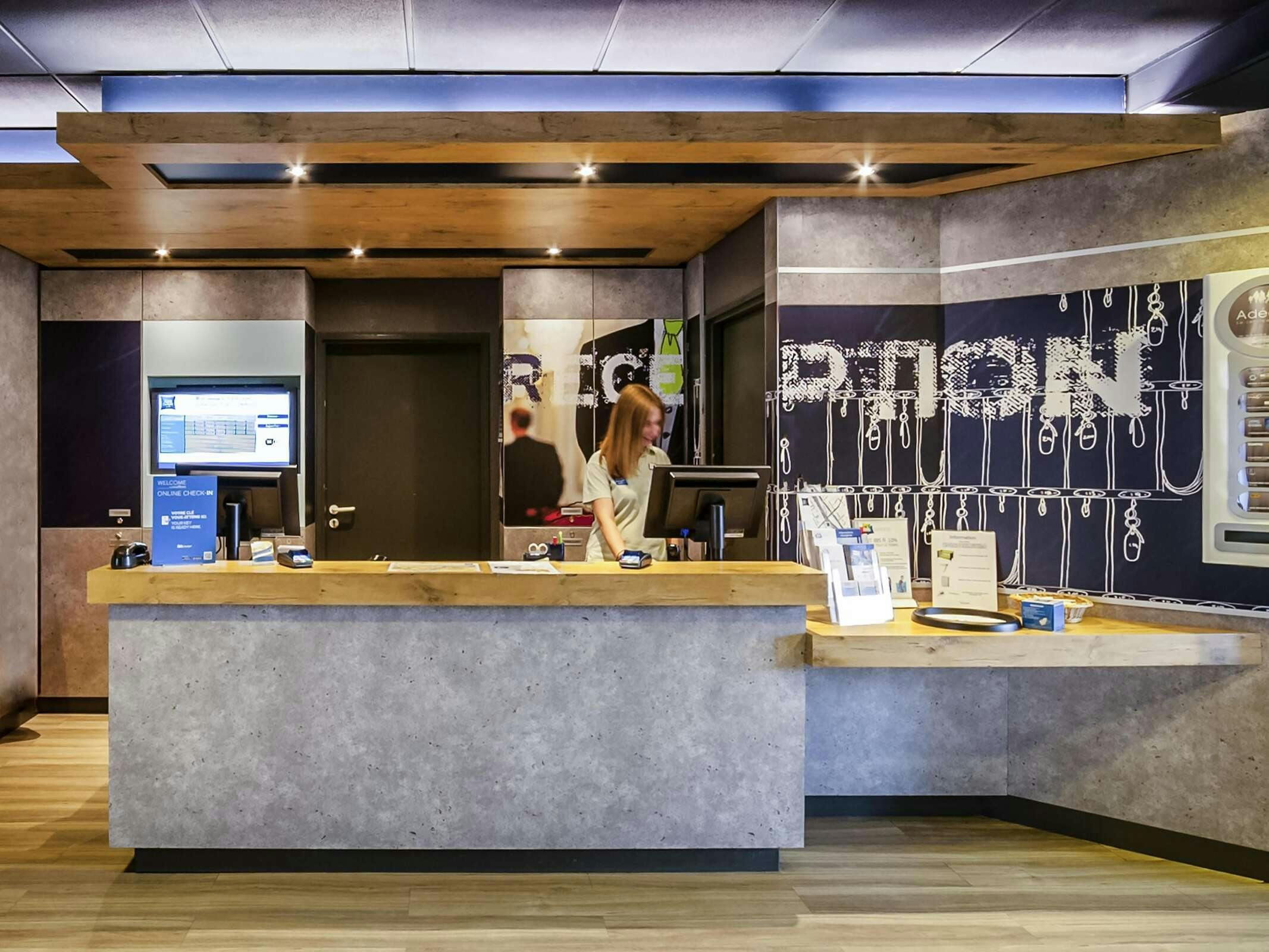 Ibis Budget Courbevoie Paris La Defense 1