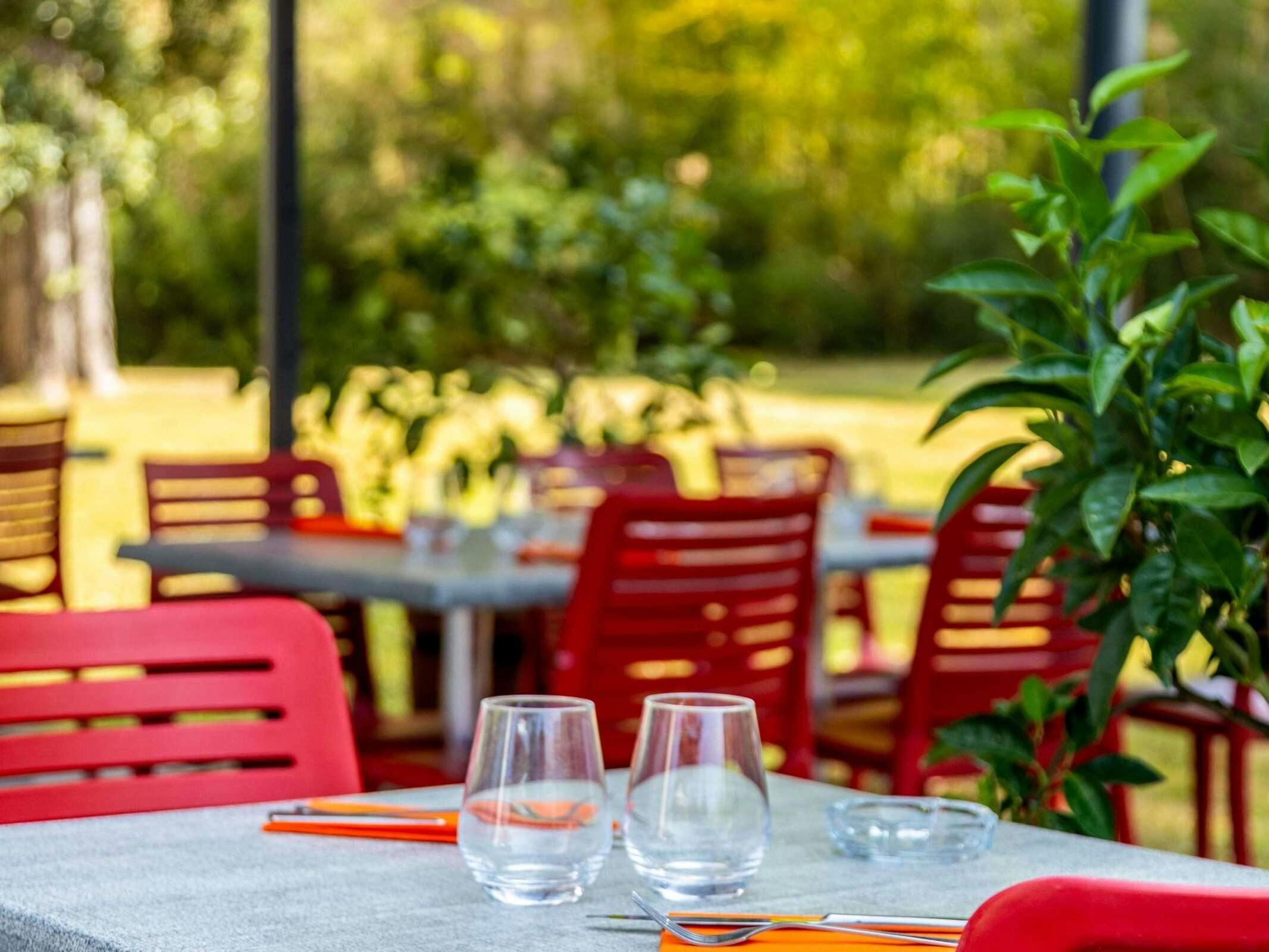 Hotel Mercure Aix En Provence La Duranne Gare Tgv photo 2