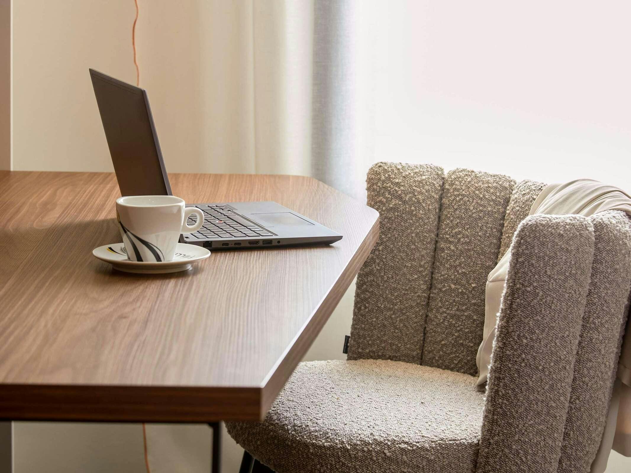 Hotel Mercure Aix En Provence La Duranne Gare Tgv photo 5