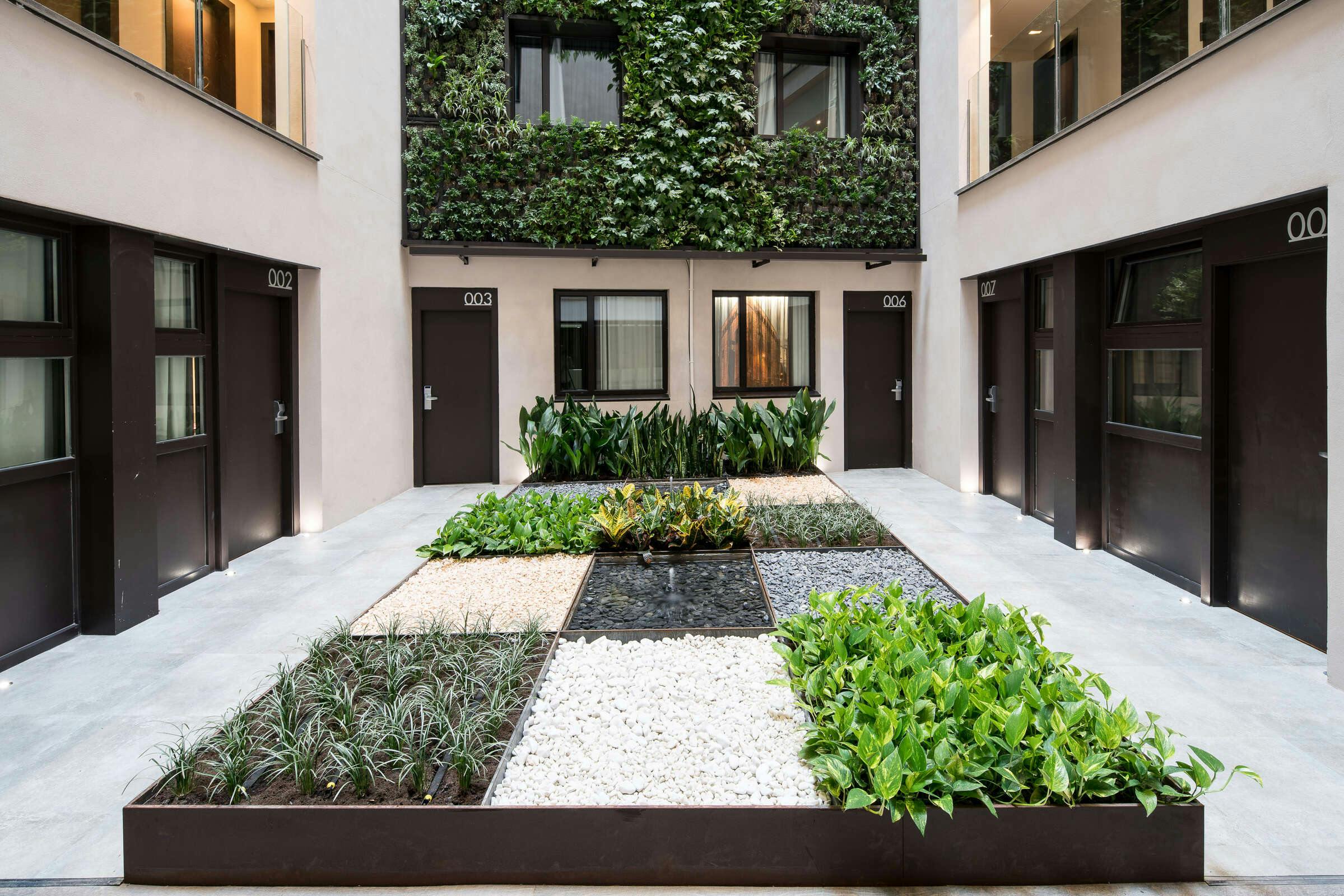 Hotel Catalonia Avinyo photo 2