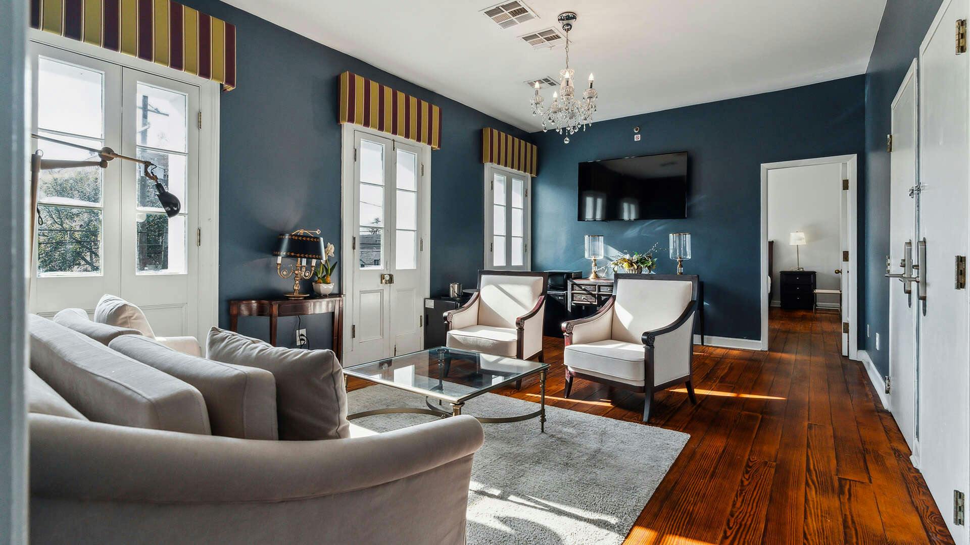 Maison Saint Charles Hotel & Suites