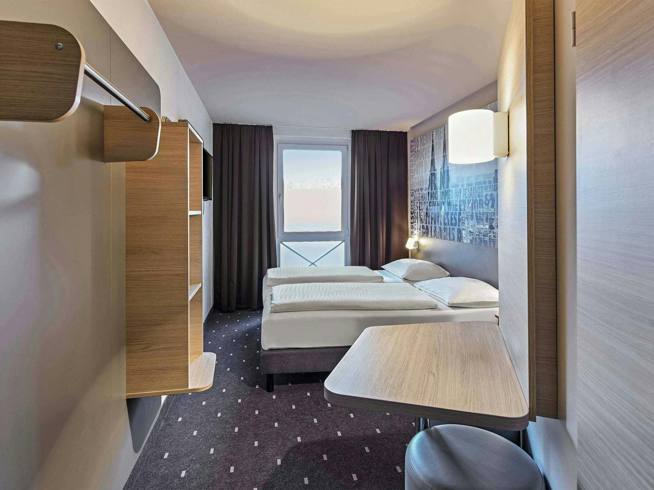 Hotel B&B HOTEL Köln-West photo 2