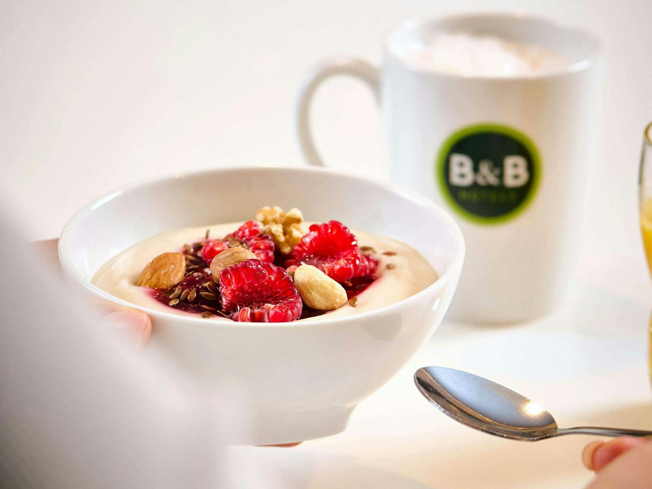 Hotel B&B HOTEL Aachen-Hbf photo 1