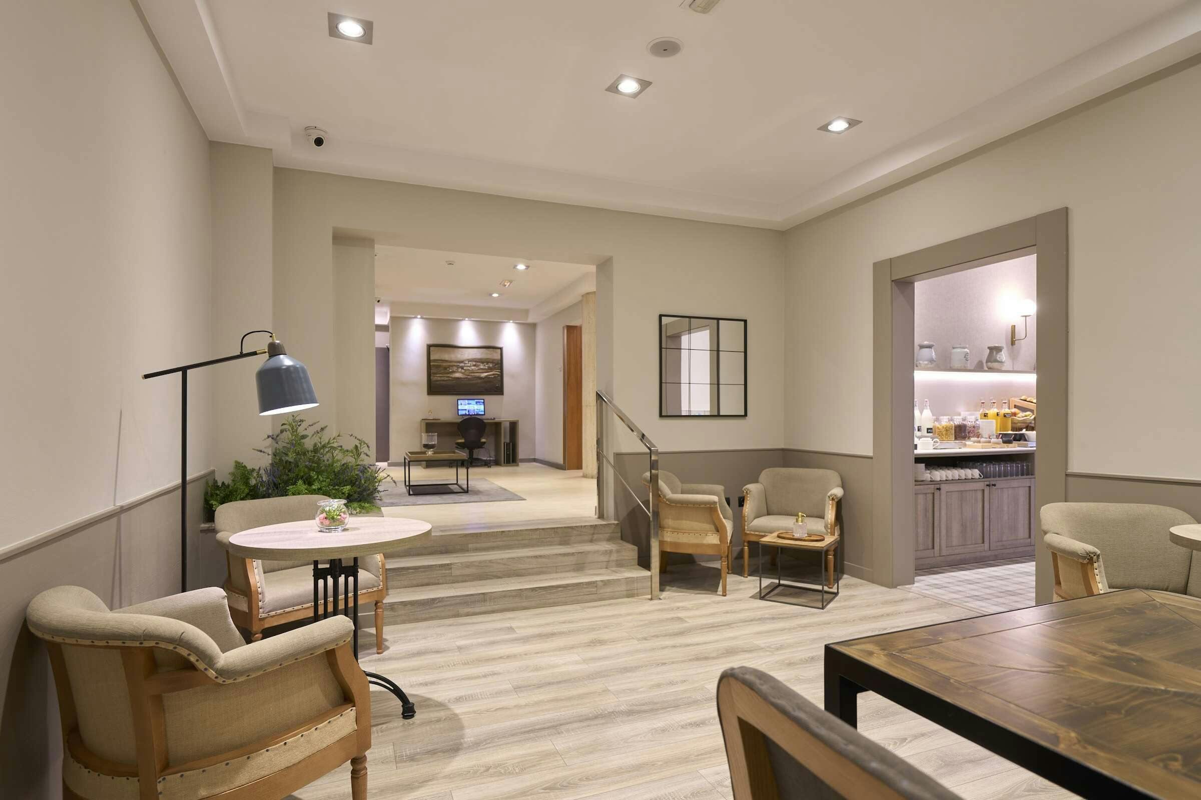 Hotel Catalonia Castellnou photo 3