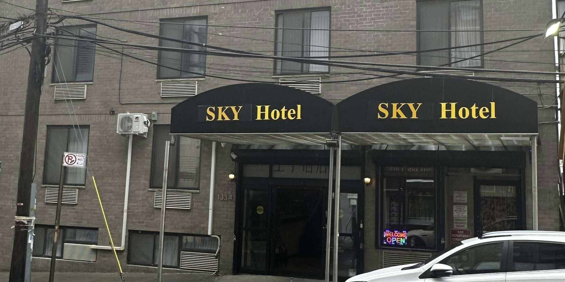 Hotel Sky Hotel Flushing photo 3