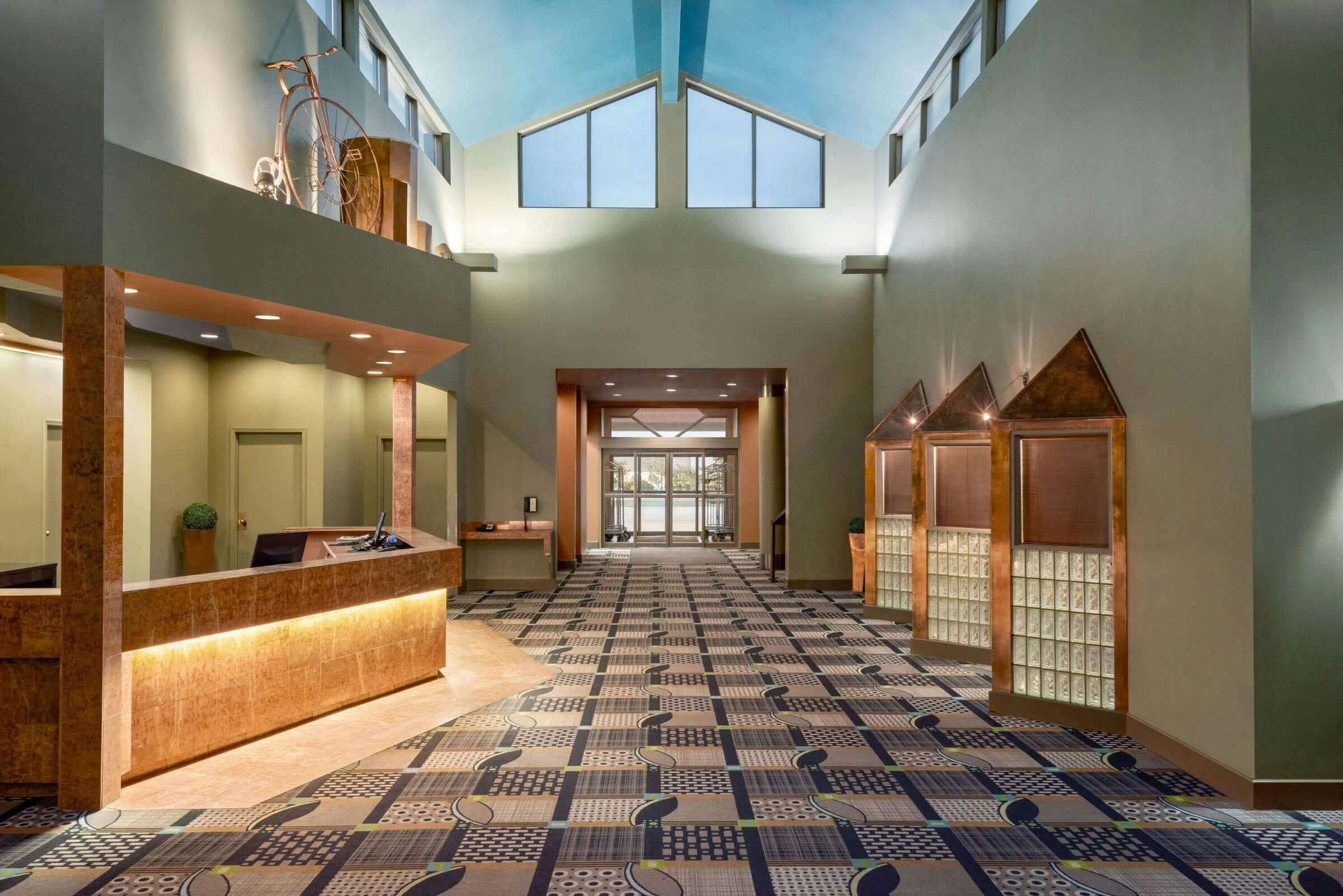 Hotel Royal Htl W Edmontn photo 2