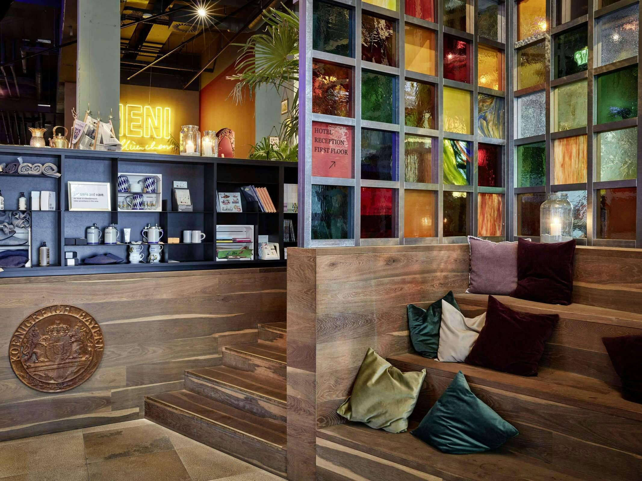 Hotel 25hours Hotel Muenchen The Royal Bavarian photo 2