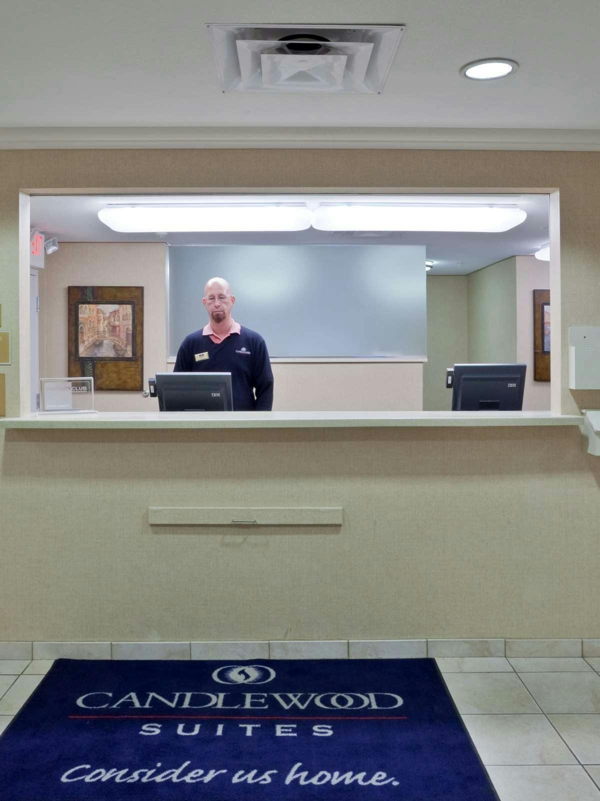 Hotel Candlewood Suites Medford photo 4