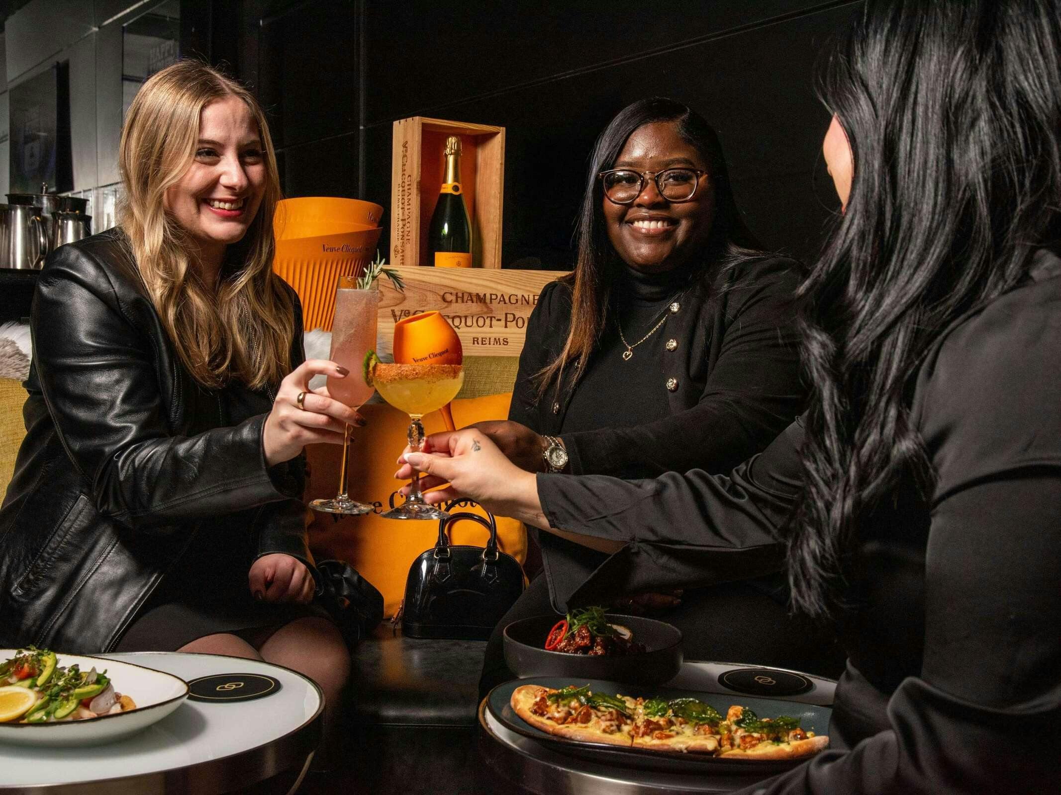 Hotel Sofitel Chicago Magnificent Mile photo 3