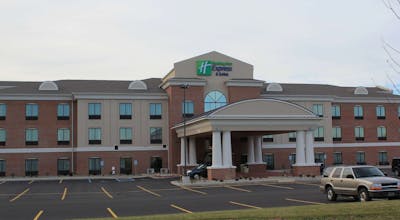 Holiday Inn Express Hotel & Suites Niles