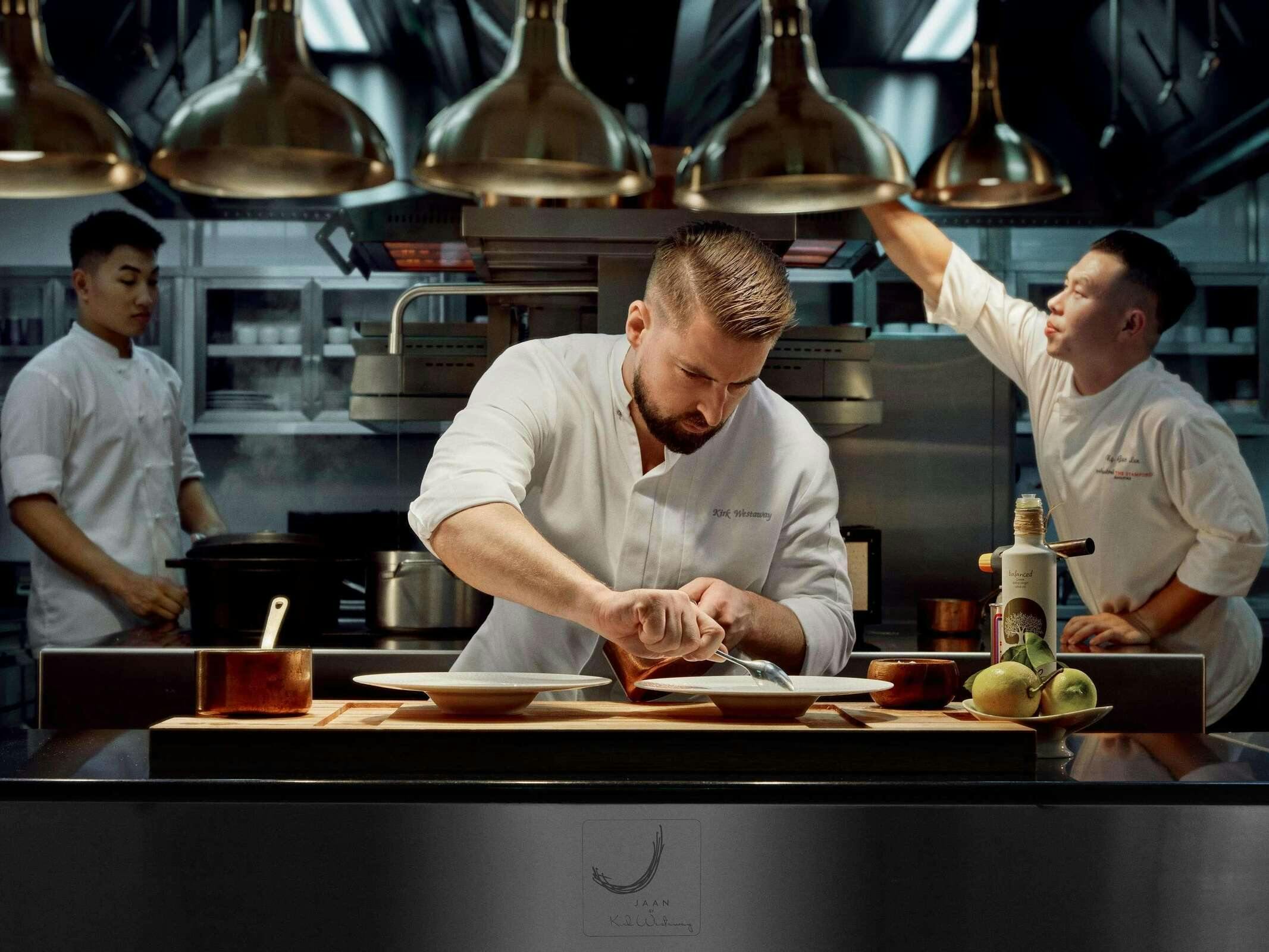 Hotel Swissôtel The Stamford photo 2