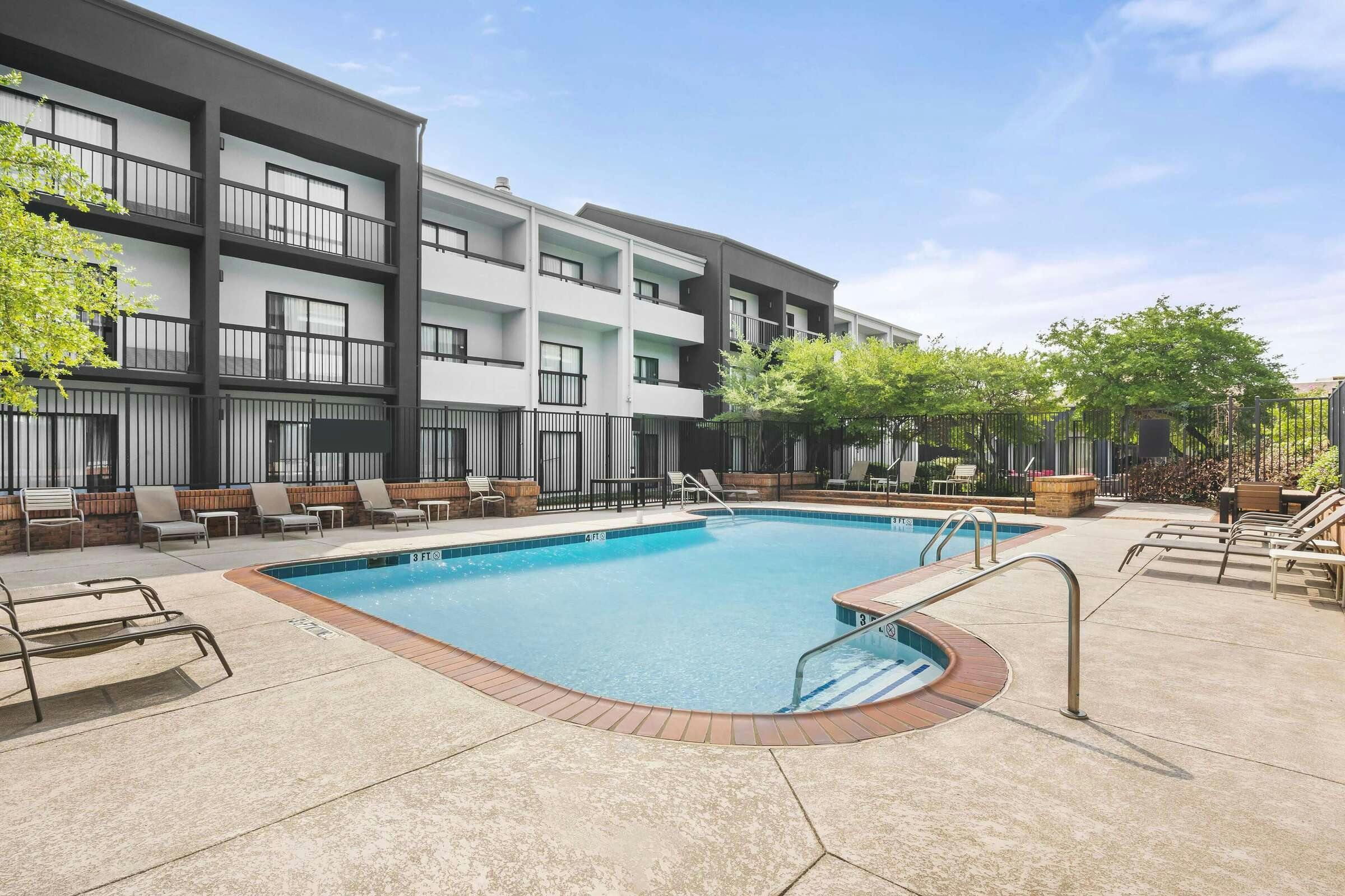 Hotel Super 8 Dallas Love Field photo 5