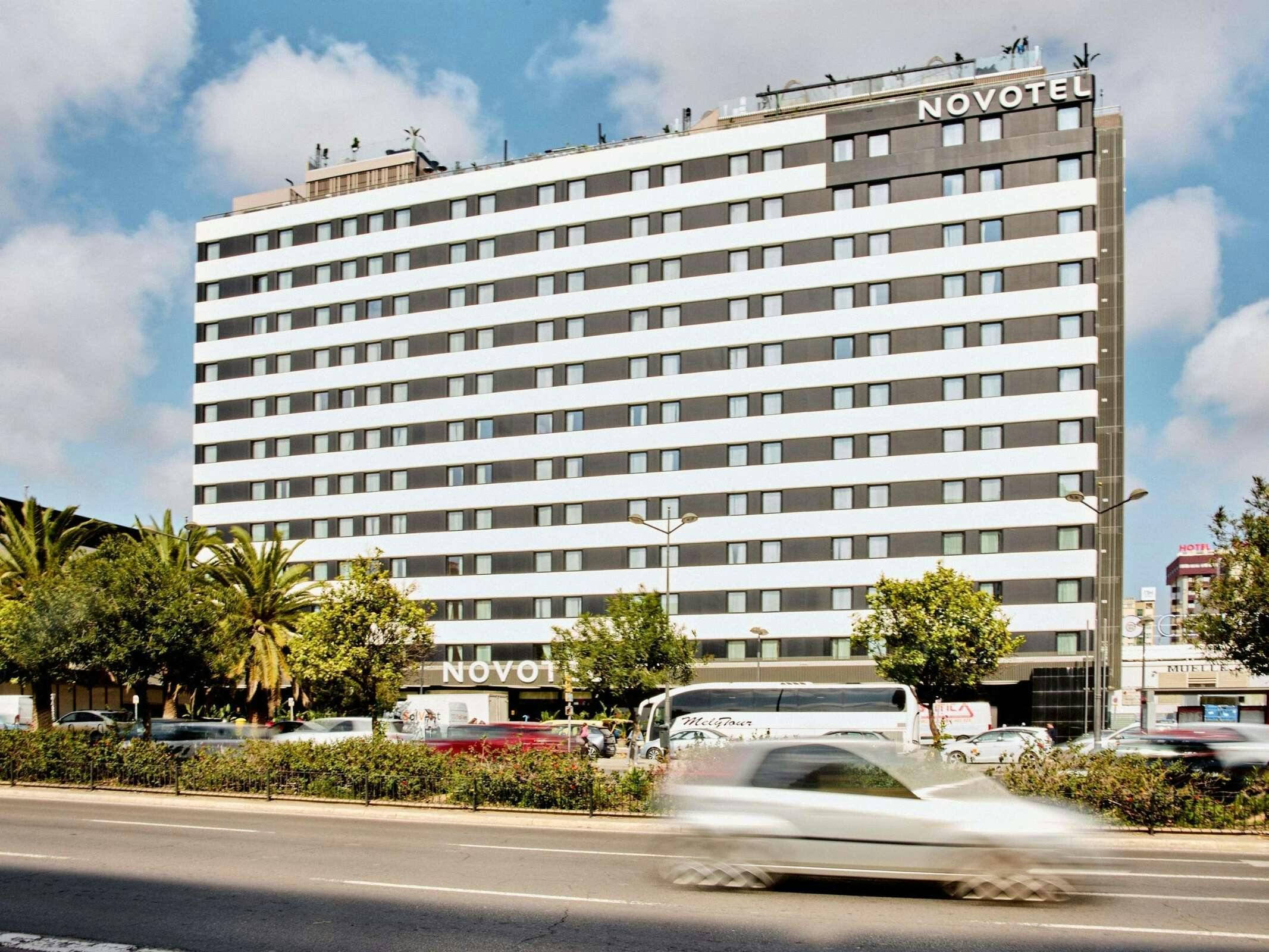 Hotel Novotel Valencia Lavant photo 2