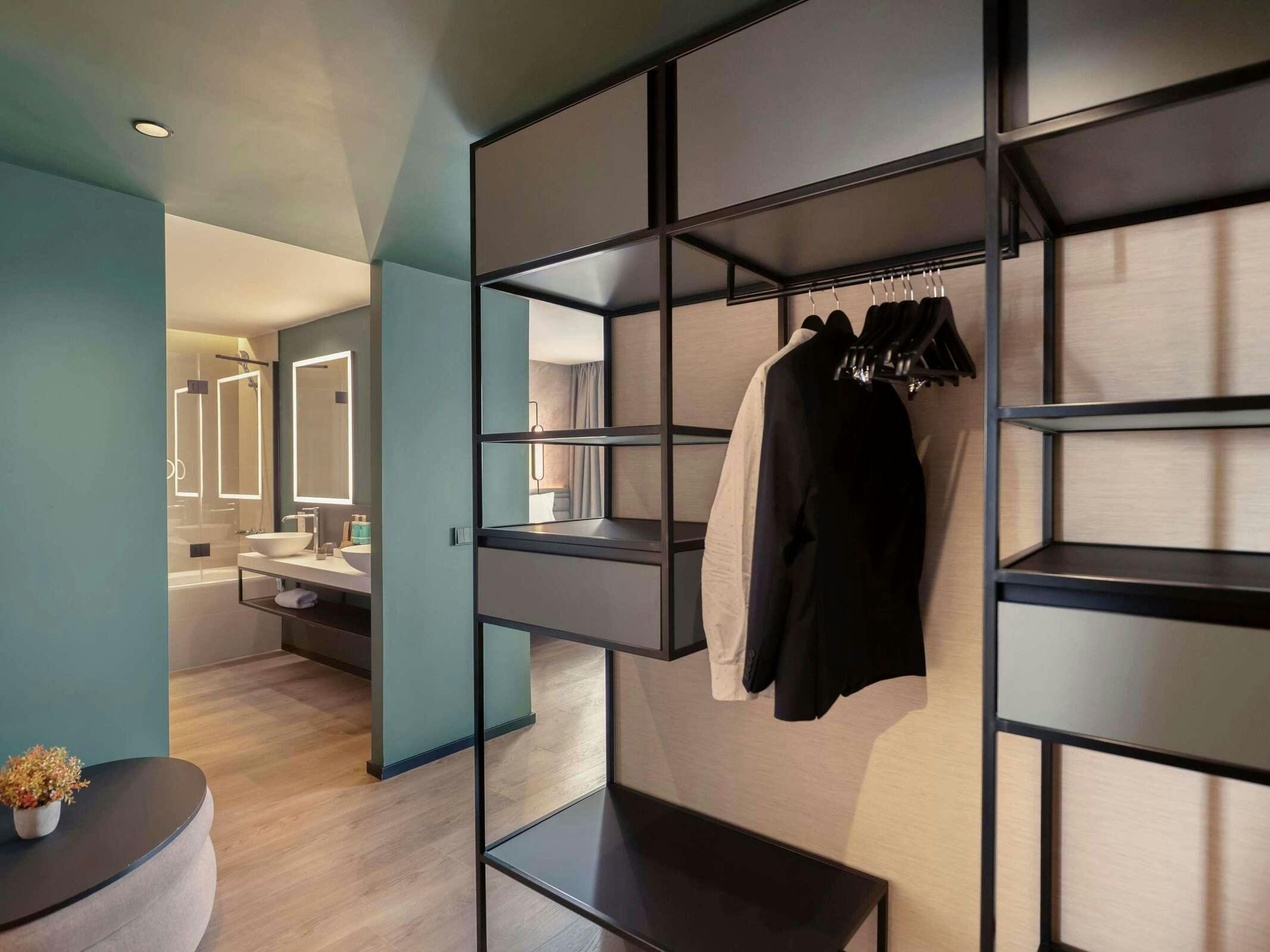 Hotel Novotel Valencia Lavant photo 4