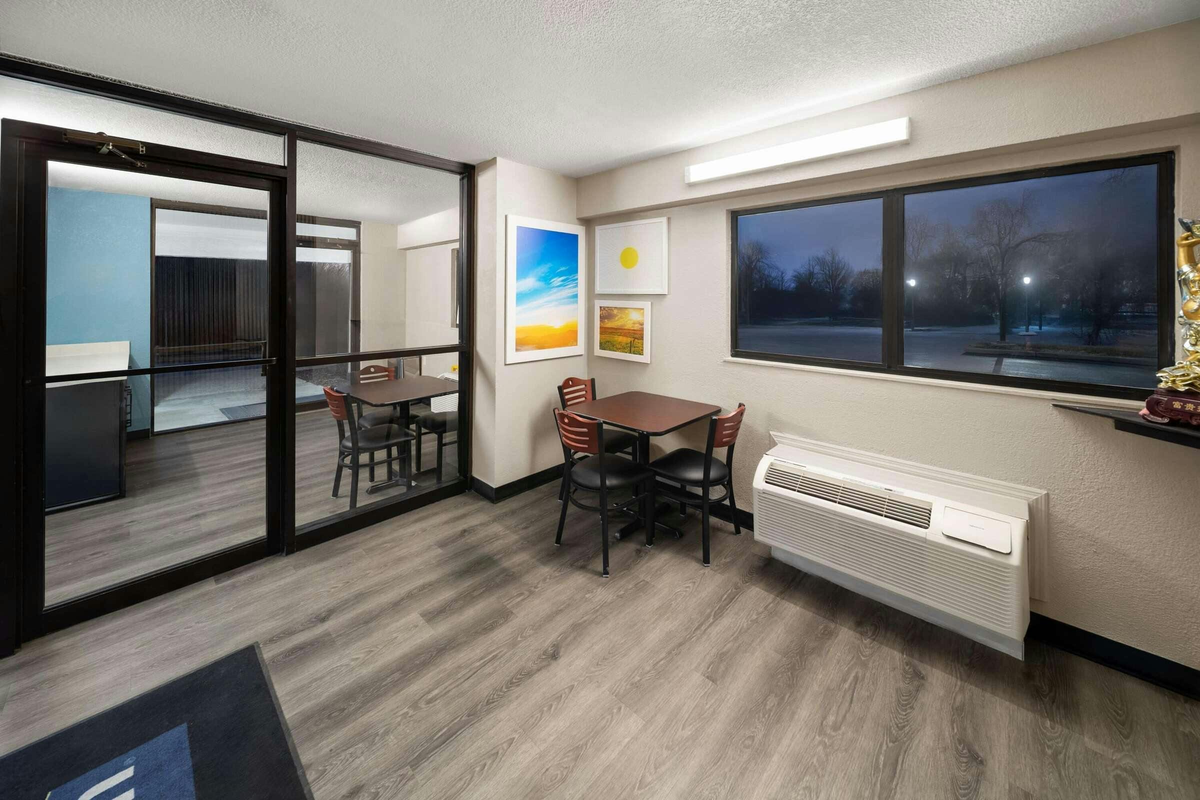 Hotel Days Inn Kansas City NE photo 4