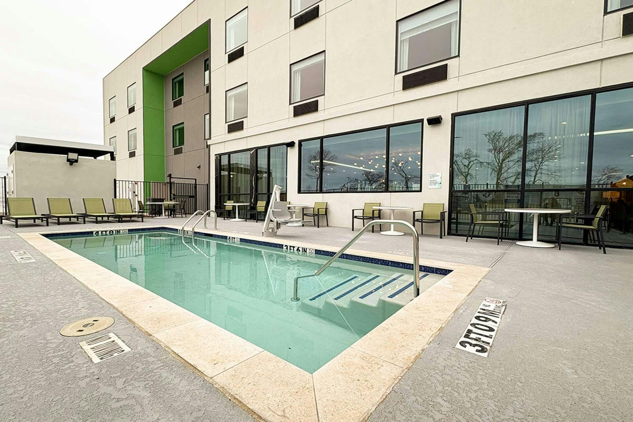 Hotel Wyndham Garden Anna photo 3