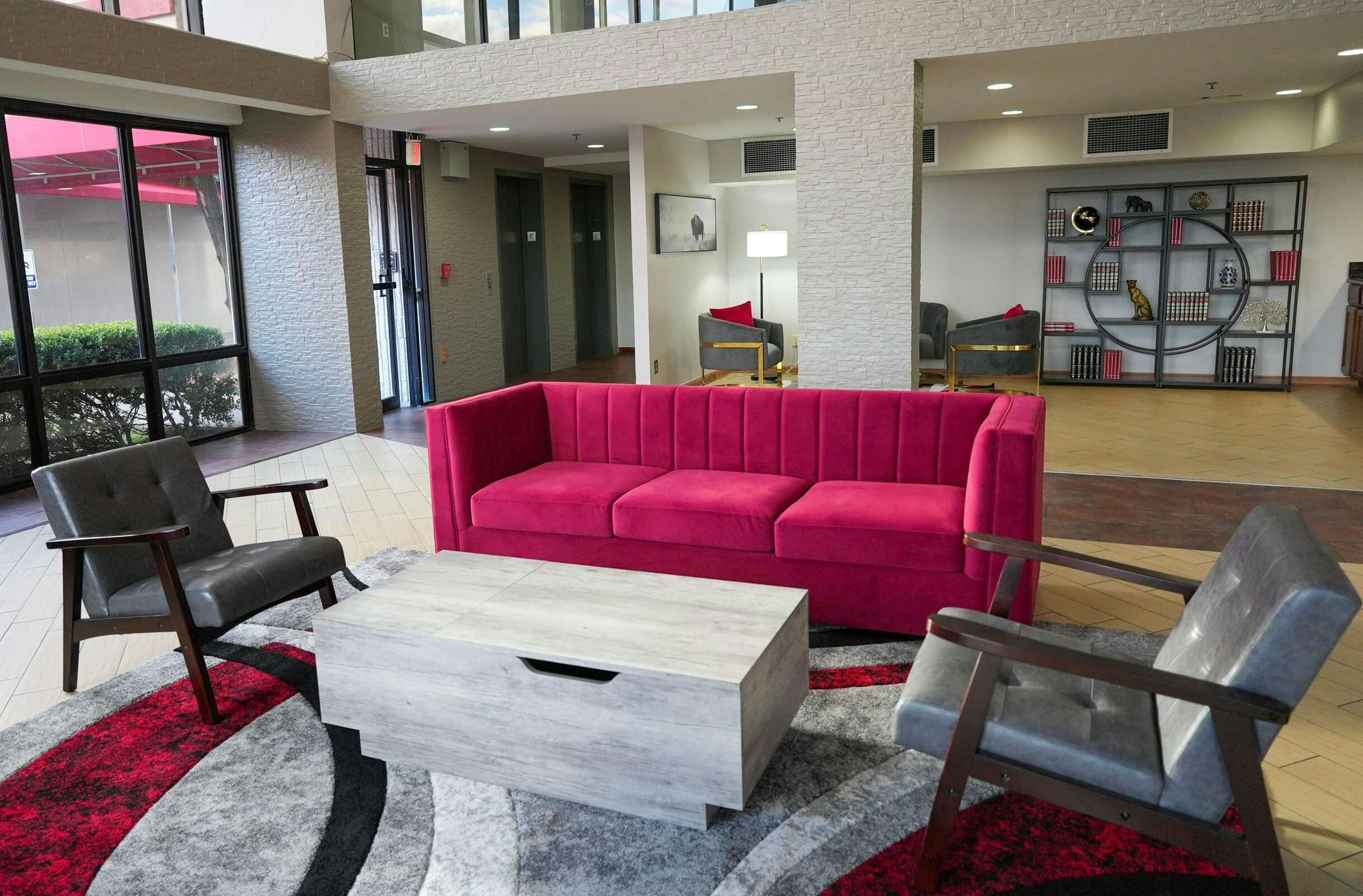 Hotel Ramada Tulsa Broken Arrow photo 1