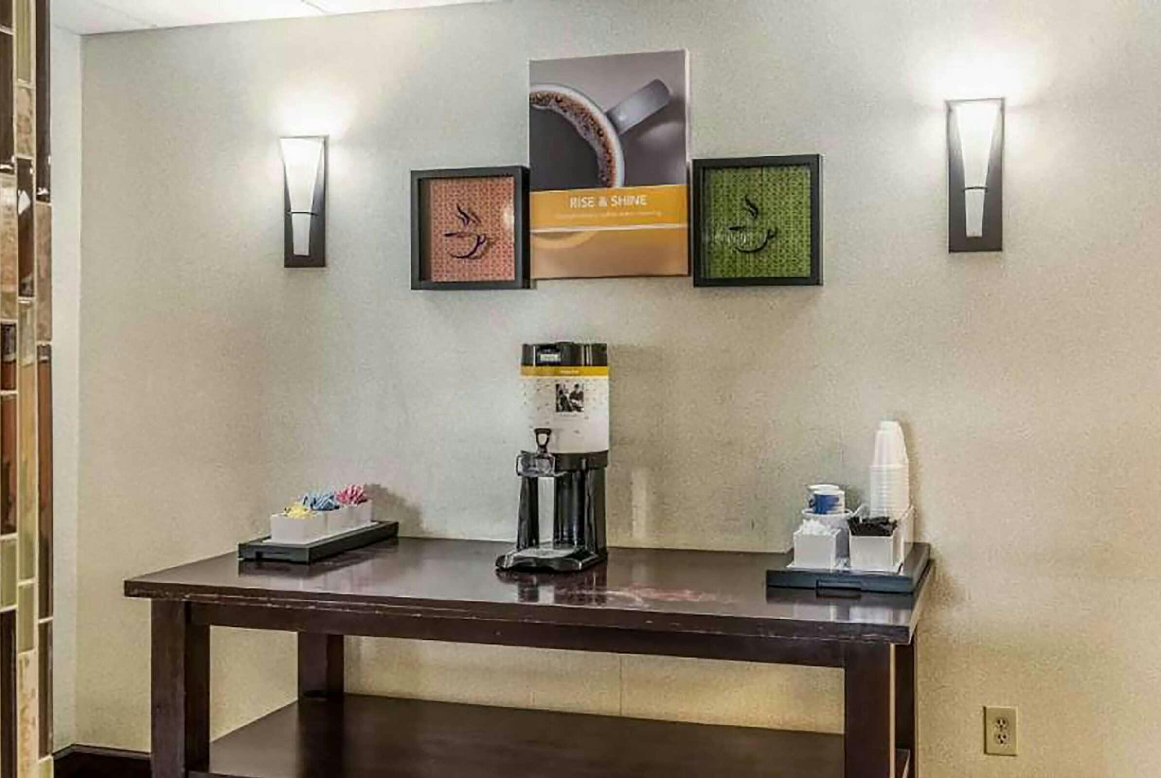 Hotel Wingate Conway AR photo 1