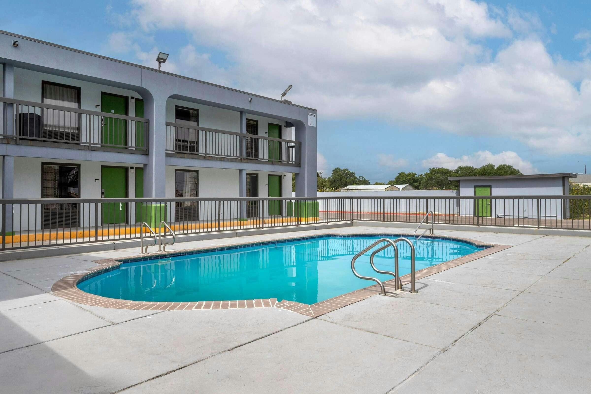 Hotel Days Inn Victoria TX East photo 3