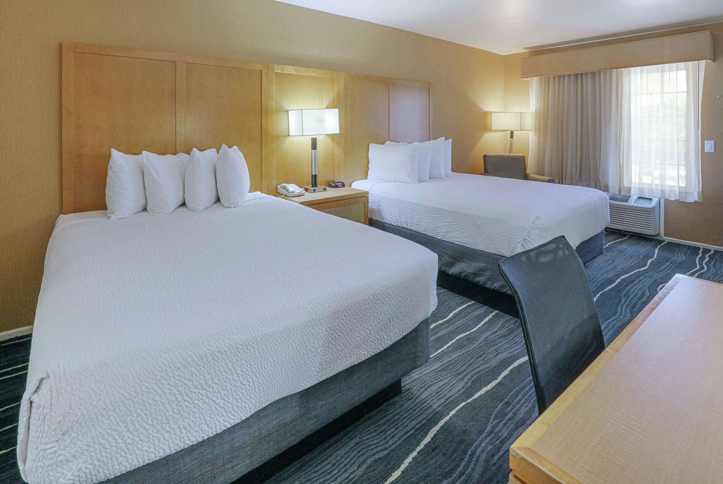 Hotel Ramada Costa Mesa photo 5
