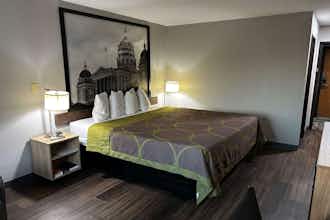 Hotel Super 8 Pella photo 4