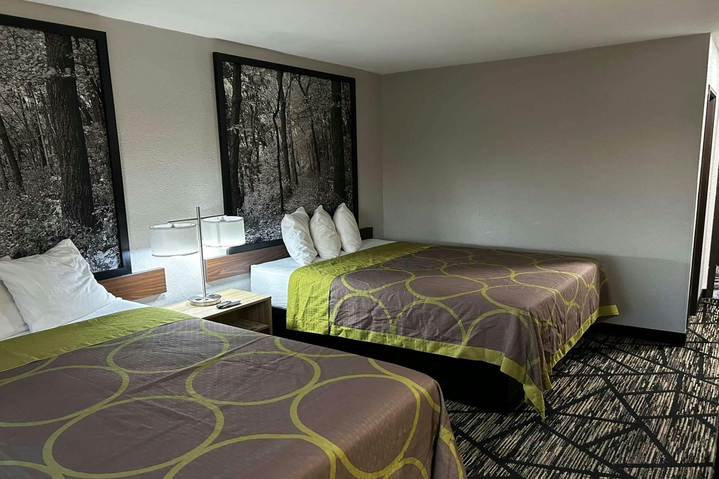Hotel Super 8 Pella photo 5