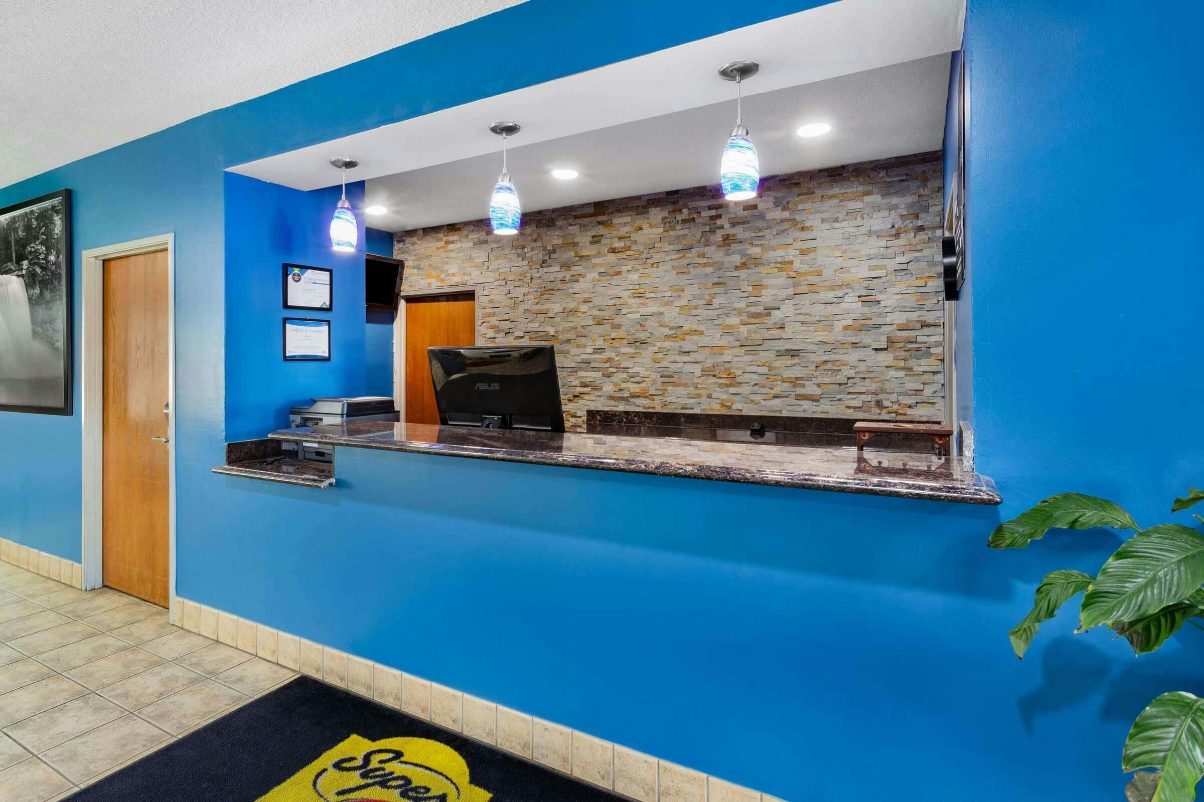 Hotel Super 8 by Wyndham Kokomo photo 1