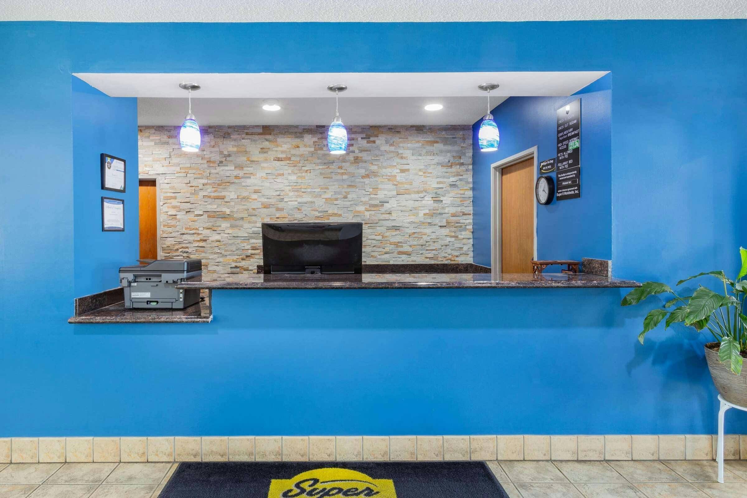 Hotel Super 8 by Wyndham Kokomo photo 2
