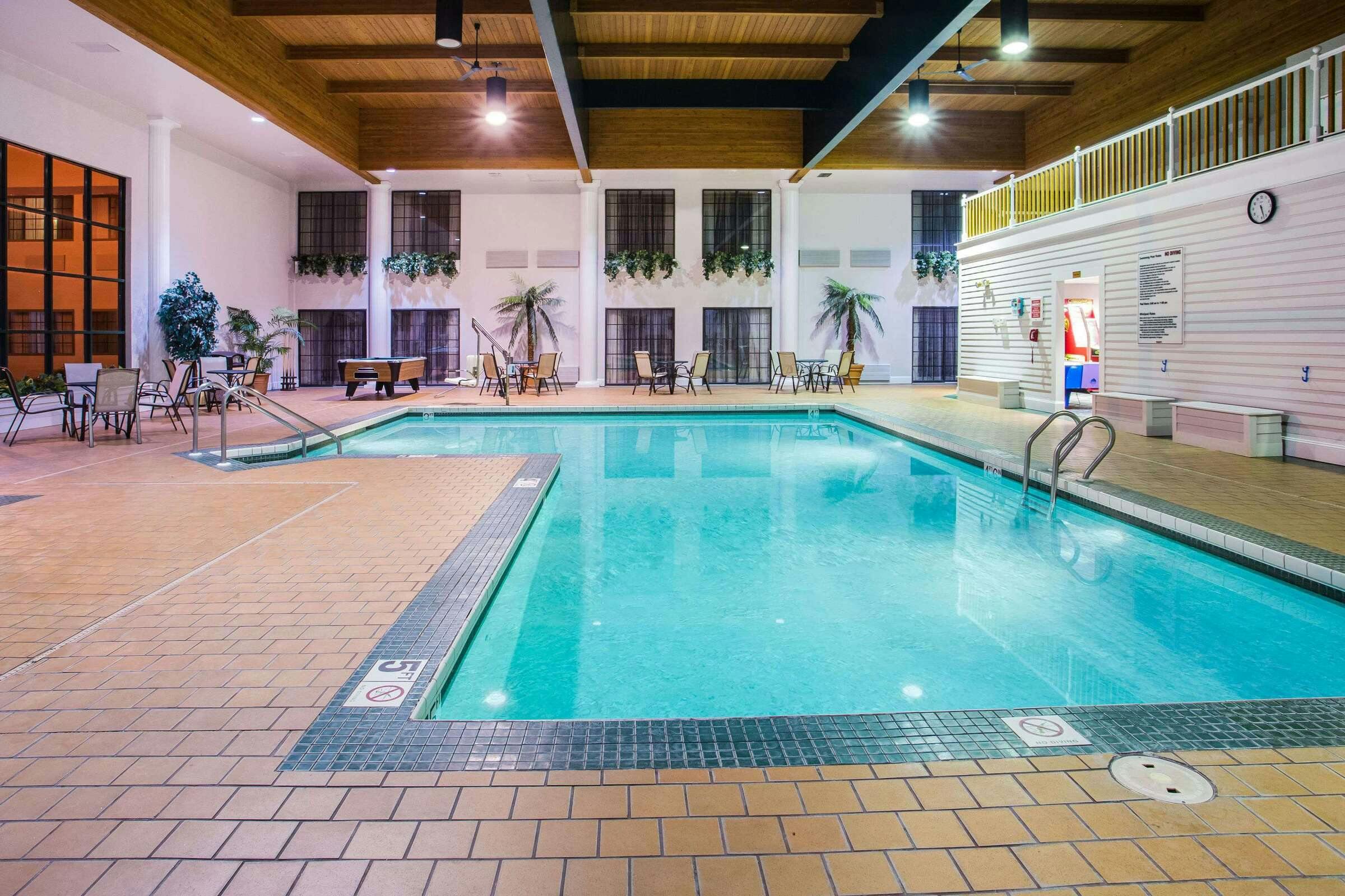 Hotel Baymont IS Madison West photo 1