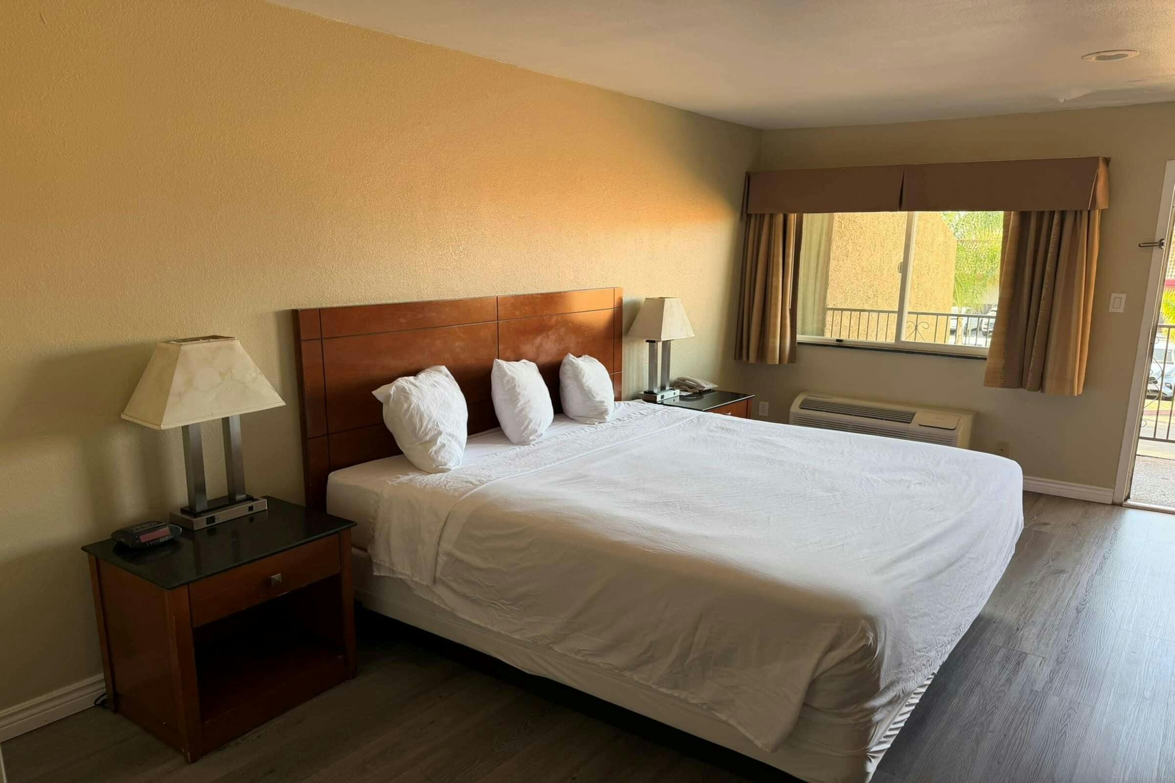 Hotel Travelodge Hemet CA photo 4