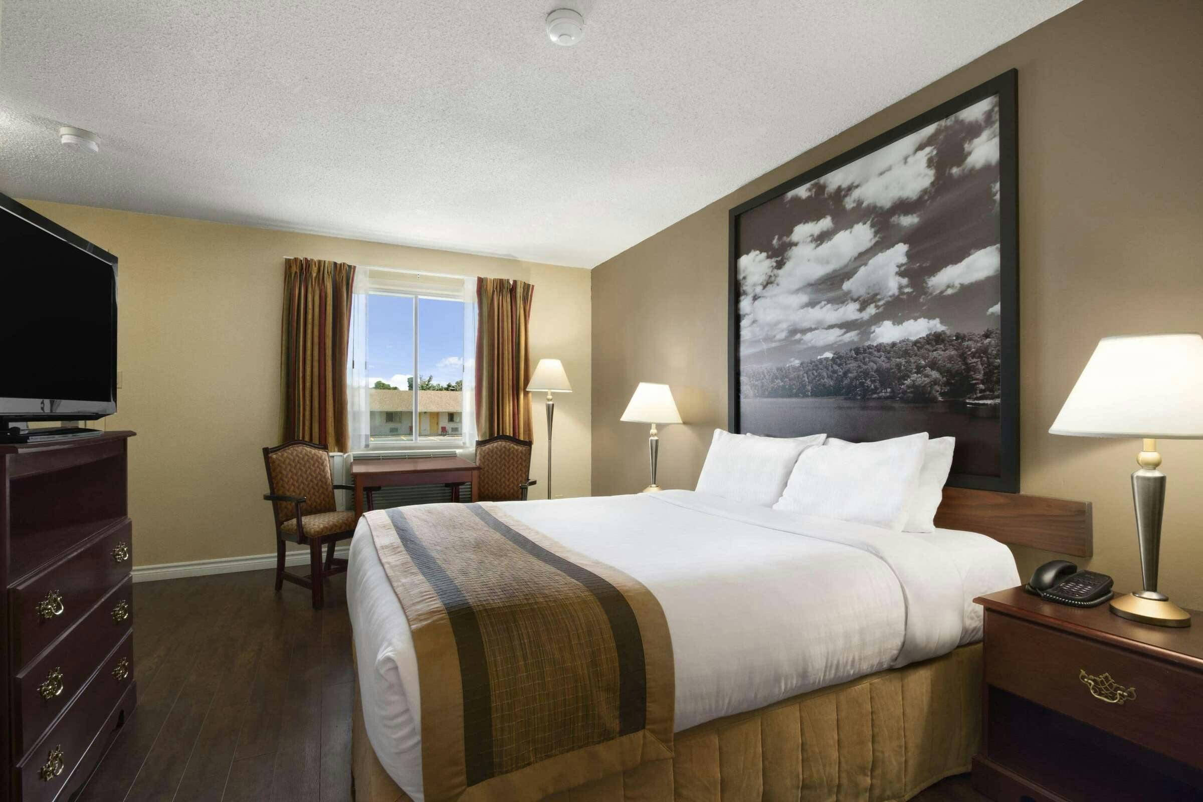 Hotel Super 8 Brockville photo 5